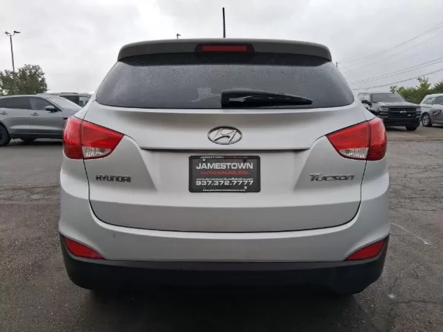 2012 Hyundai Tucson GLS (KM8JU3ACXCU) with an Theta II 2.4L I-4 DOHC engine, located at 1865 W 2nd St., Xenia, OH, 45385, (937) 372-7777, 39.681259, -83.961945 - Discover the adventure-ready 2012 Hyundai Tucson GLS, your perfect companion for weekend escapes and everyday commutes alike! This versatile SUV is designed for those who crave the freedom of exploration without sacrificing comfort or reliability. Whether you're heading out on a family road trip, na - Photo#5