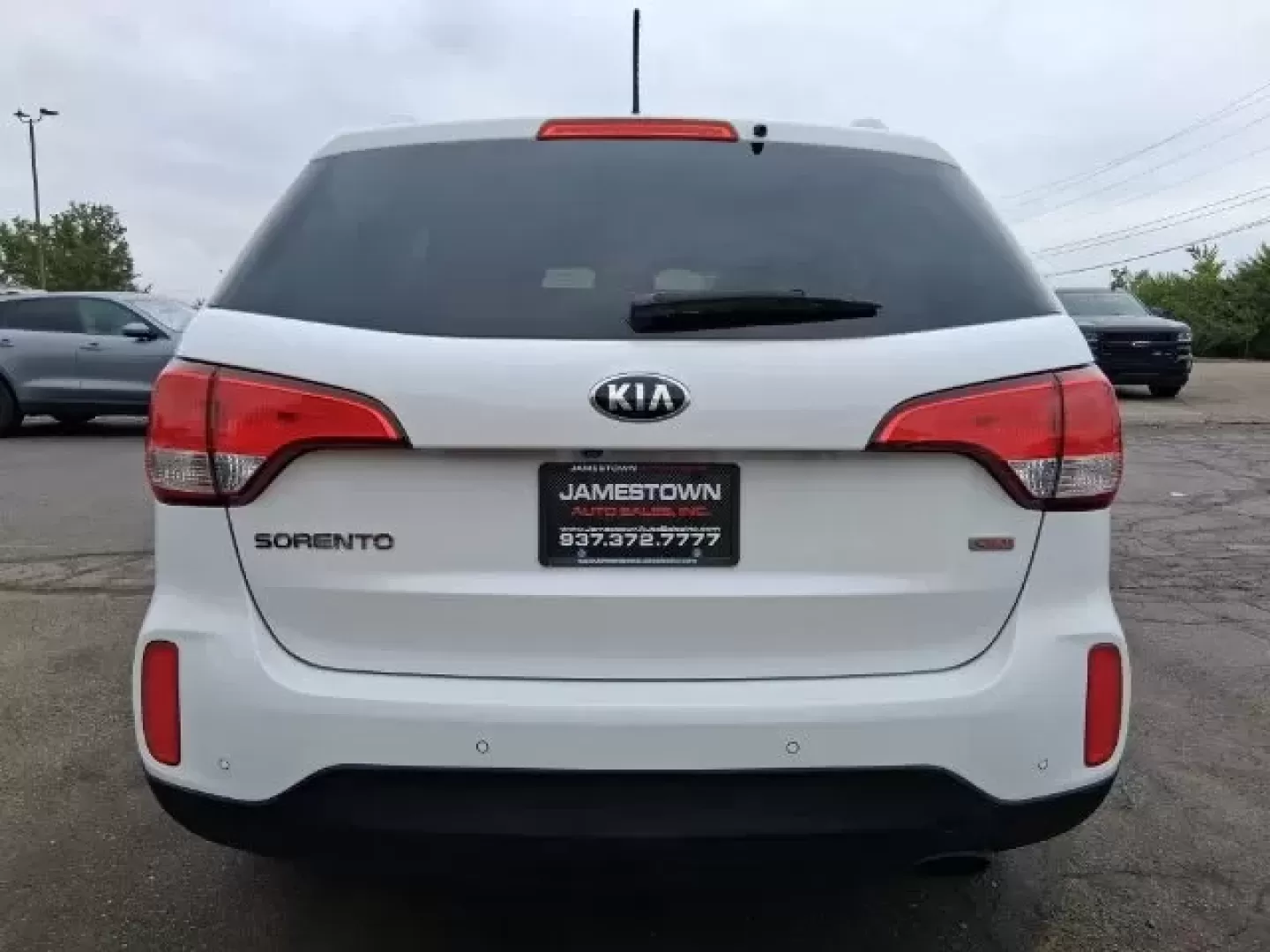 2015 Kia Sorento LX (5XYKT4A61FG) with an 2.4L I-4 gasoline direct injection engine, located at 1865 W 2nd St., Xenia, OH, 45385, (937) 372-7777, 39.681259, -83.961945 - **Discover Adventures with the 2015 Kia Sorento LX at Jamestown Auto Sales!**<br /> <br /> Are you ready to elevate your driving experience? Whether you're planning family getaways or navigating daily commutes, the 2015 Kia Sorento LX is perfectly designed to meet your lifestyle needs. This versatil - Photo#5