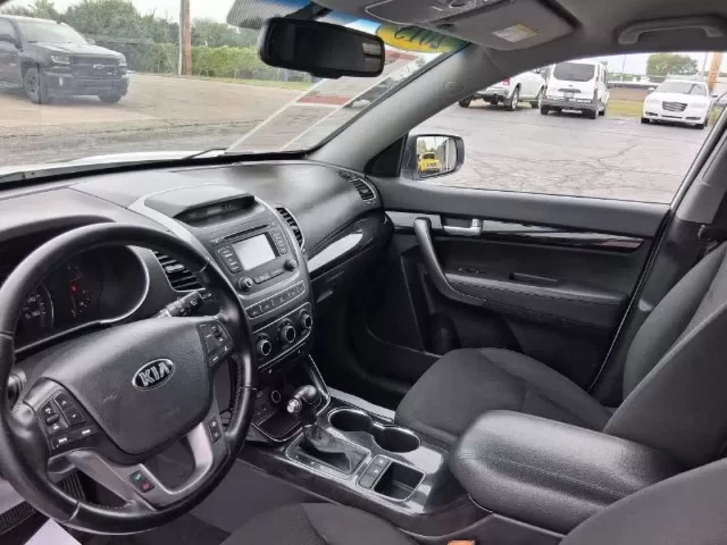 2015 Kia Sorento LX (5XYKT4A61FG) with an 2.4L I-4 gasoline direct injection engine, located at 1865 W 2nd St., Xenia, OH, 45385, (937) 372-7777, 39.681259, -83.961945 - **Discover Adventures with the 2015 Kia Sorento LX at Jamestown Auto Sales!**<br /> <br /> Are you ready to elevate your driving experience? Whether you're planning family getaways or navigating daily commutes, the 2015 Kia Sorento LX is perfectly designed to meet your lifestyle needs. This versatil - Photo#6