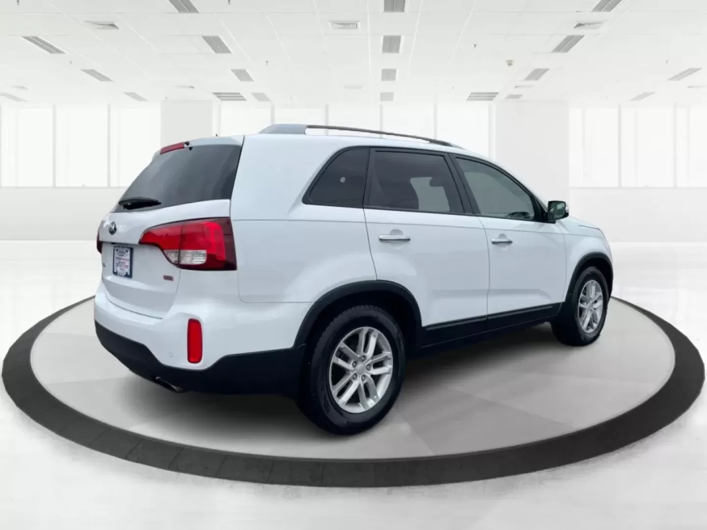 2015 Kia Sorento LX (5XYKT4A61FG) with an 2.4L I-4 gasoline direct injection engine, located at 1865 W 2nd St., Xenia, OH, 45385, (937) 372-7777, 39.681259, -83.961945 - **Discover Adventures with the 2015 Kia Sorento LX at Jamestown Auto Sales!**<br /> <br /> Are you ready to elevate your driving experience? Whether you're planning family getaways or navigating daily commutes, the 2015 Kia Sorento LX is perfectly designed to meet your lifestyle needs. This versatil - Photo#15