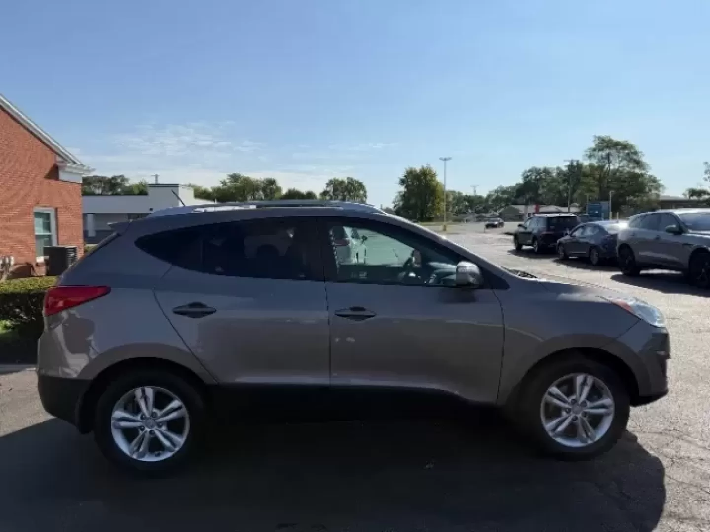 2013 Hyundai Tucson GLS (KM8JU3AC1DU) with an Theta II 2.4L I-4 DOHC engine, located at 1865 W 2nd St., Xenia, OH, 45385, (937) 372-7777, 39.681259, -83.961945 - Discover the perfect blend of reliability and comfort with this 2013 Hyundai Tucson GLS, now available at Jamestown Auto Sales! If you're searching for a versatile SUV that seamlessly adapts to your lifestyle-whether it's tackling the daily commute, embarking on weekend adventures, or catering to th - Photo#3