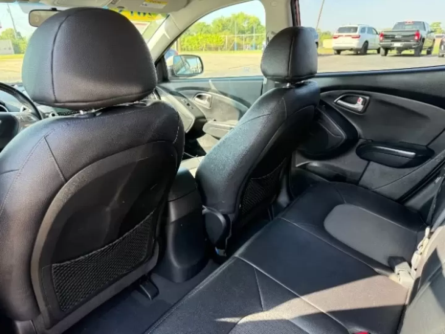 2013 Hyundai Tucson GLS (KM8JU3AC1DU) with an Theta II 2.4L I-4 DOHC engine, located at 1865 W 2nd St., Xenia, OH, 45385, (937) 372-7777, 39.681259, -83.961945 - Discover the perfect blend of reliability and comfort with this 2013 Hyundai Tucson GLS, now available at Jamestown Auto Sales! If you're searching for a versatile SUV that seamlessly adapts to your lifestyle-whether it's tackling the daily commute, embarking on weekend adventures, or catering to th - Photo#10