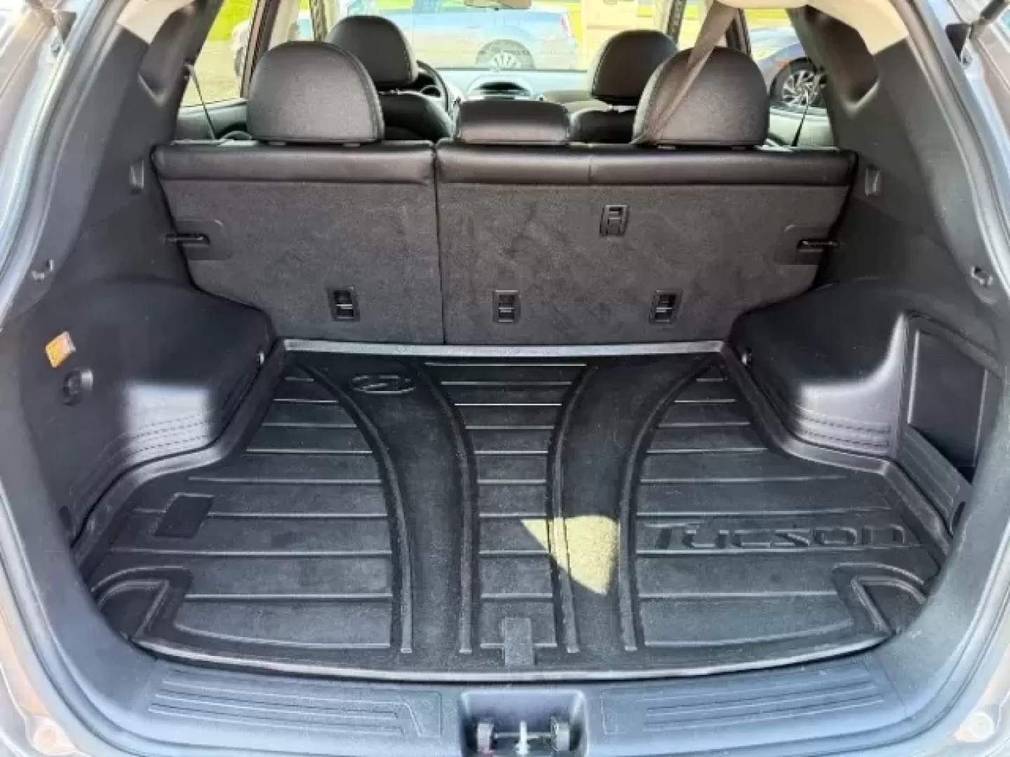 2013 Hyundai Tucson GLS (KM8JU3AC1DU) with an Theta II 2.4L I-4 DOHC engine, located at 1865 W 2nd St., Xenia, OH, 45385, (937) 372-7777, 39.681259, -83.961945 - Discover the perfect blend of reliability and comfort with this 2013 Hyundai Tucson GLS, now available at Jamestown Auto Sales! If you're searching for a versatile SUV that seamlessly adapts to your lifestyle-whether it's tackling the daily commute, embarking on weekend adventures, or catering to th - Photo#11