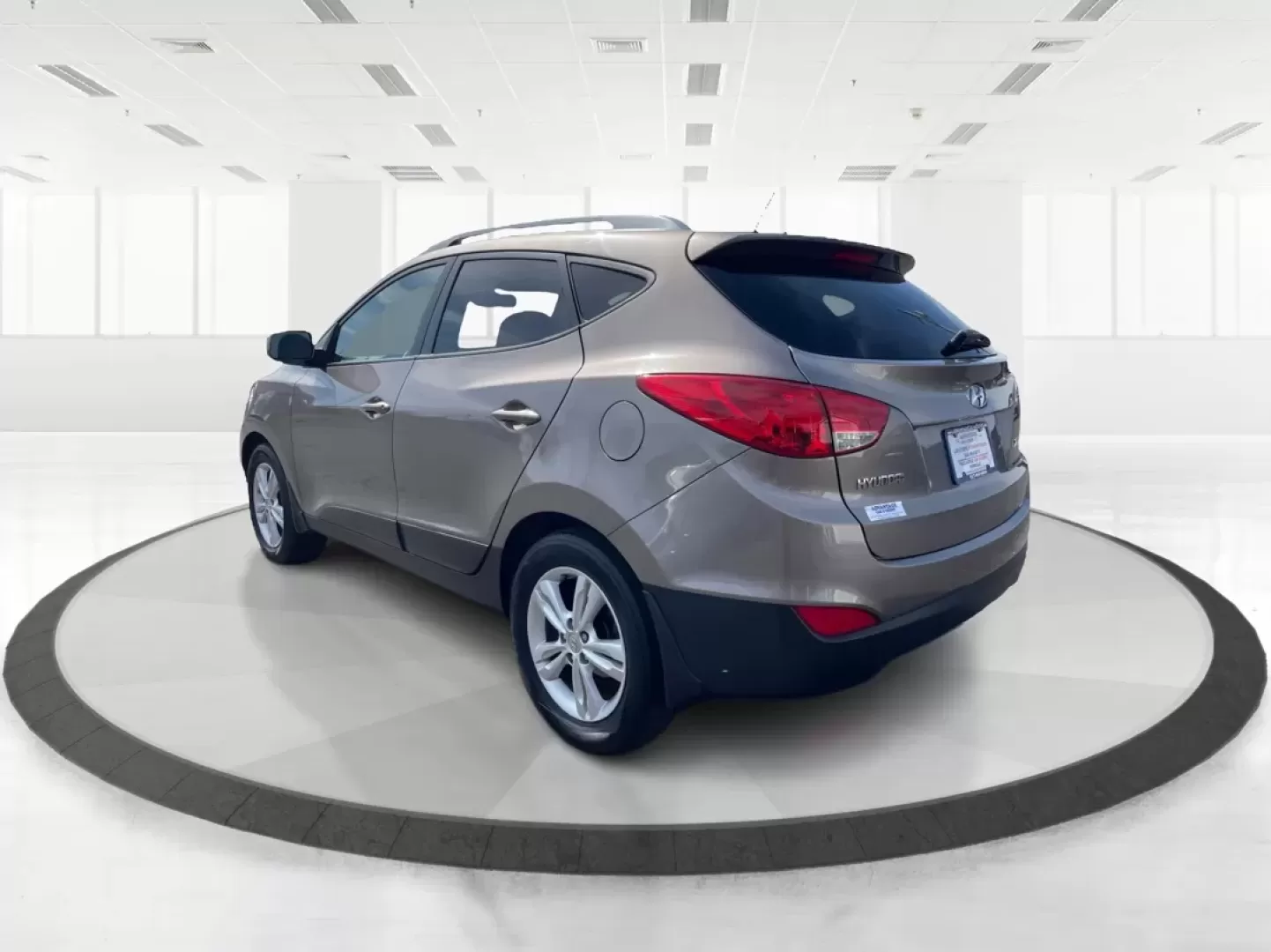 2013 Hyundai Tucson GLS (KM8JU3AC1DU) with an Theta II 2.4L I-4 DOHC engine, located at 1865 W 2nd St., Xenia, OH, 45385, (937) 372-7777, 39.681259, -83.961945 - Discover the perfect blend of reliability and comfort with this 2013 Hyundai Tucson GLS, now available at Jamestown Auto Sales! If you're searching for a versatile SUV that seamlessly adapts to your lifestyle-whether it's tackling the daily commute, embarking on weekend adventures, or catering to th - Photo#17