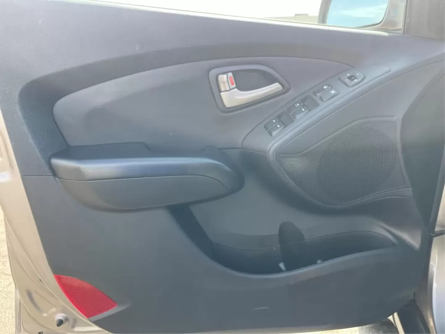 2013 Hyundai Tucson GLS (KM8JU3AC1DU) with an Theta II 2.4L I-4 DOHC engine, located at 1865 W 2nd St., Xenia, OH, 45385, (937) 372-7777, 39.681259, -83.961945 - Discover the perfect blend of reliability and comfort with this 2013 Hyundai Tucson GLS, now available at Jamestown Auto Sales! If you're searching for a versatile SUV that seamlessly adapts to your lifestyle-whether it's tackling the daily commute, embarking on weekend adventures, or catering to th - Photo#32