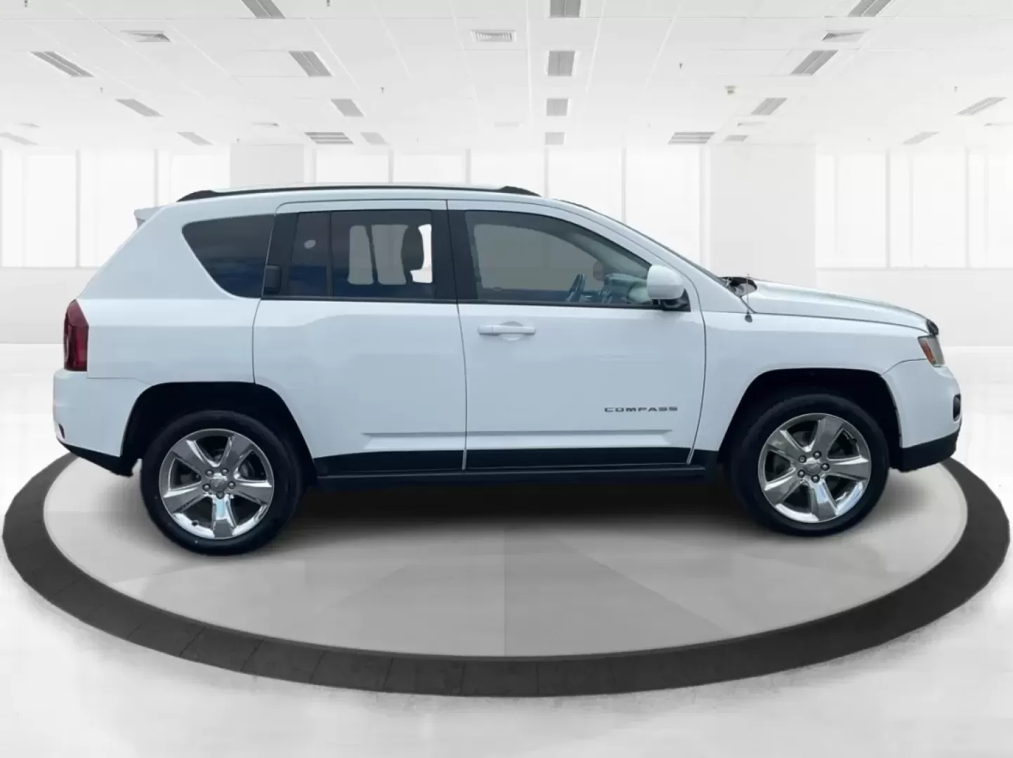 2014 Jeep Compass Latitude (1C4NJDEB0ED) with an 2.4L I-4 DOHC engine, located at 1865 W 2nd St., Xenia, OH, 45385, (937) 372-7777, 39.681259, -83.961945 - Discover your next adventure with the 2014 Jeep Compass Latitude, available now at Jamestown Auto Sales in Xenia, OH! This versatile SUV is not just a vehicle; it's an invitation to explore the open roads and embrace the lifestyle of your dreams. Whether you're a growing family looking for space, a - Photo#14