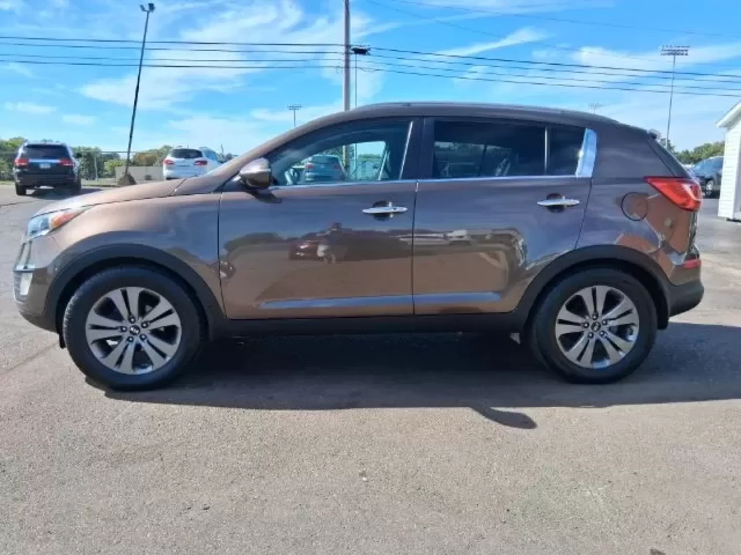 2011 Kia Sportage EX (KNDPC3A24B7) with an 2.4L I-4 DOHC engine, located at 1865 W 2nd St., Xenia, OH, 45385, (937) 372-7777, 39.681259, -83.961945 - If you're seeking an adventurous yet practical vehicle that perfectly balances family needs with weekend escapades, the 2011 Kia Sportage EX is your ideal companion. With its spacious interior and robust capabilities, this crossover is designed for both city driving in Xenia, OH, and outdoor adventu - Photo#2