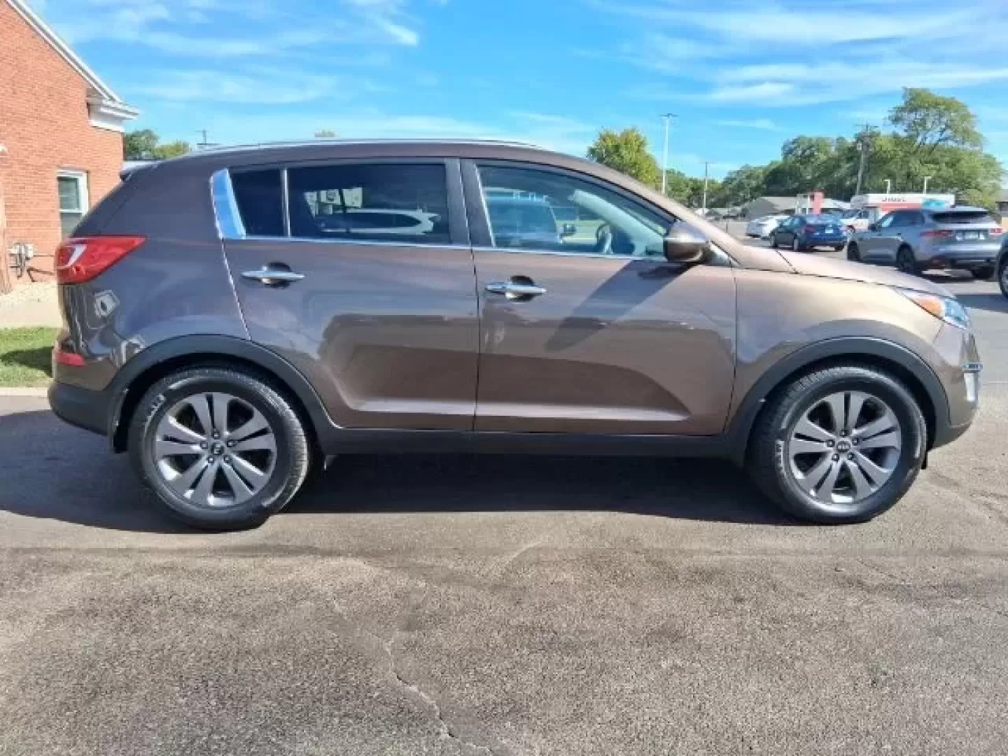 2011 Kia Sportage EX (KNDPC3A24B7) with an 2.4L I-4 DOHC engine, located at 1865 W 2nd St., Xenia, OH, 45385, (937) 372-7777, 39.681259, -83.961945 - If you're seeking an adventurous yet practical vehicle that perfectly balances family needs with weekend escapades, the 2011 Kia Sportage EX is your ideal companion. With its spacious interior and robust capabilities, this crossover is designed for both city driving in Xenia, OH, and outdoor adventu - Photo#3