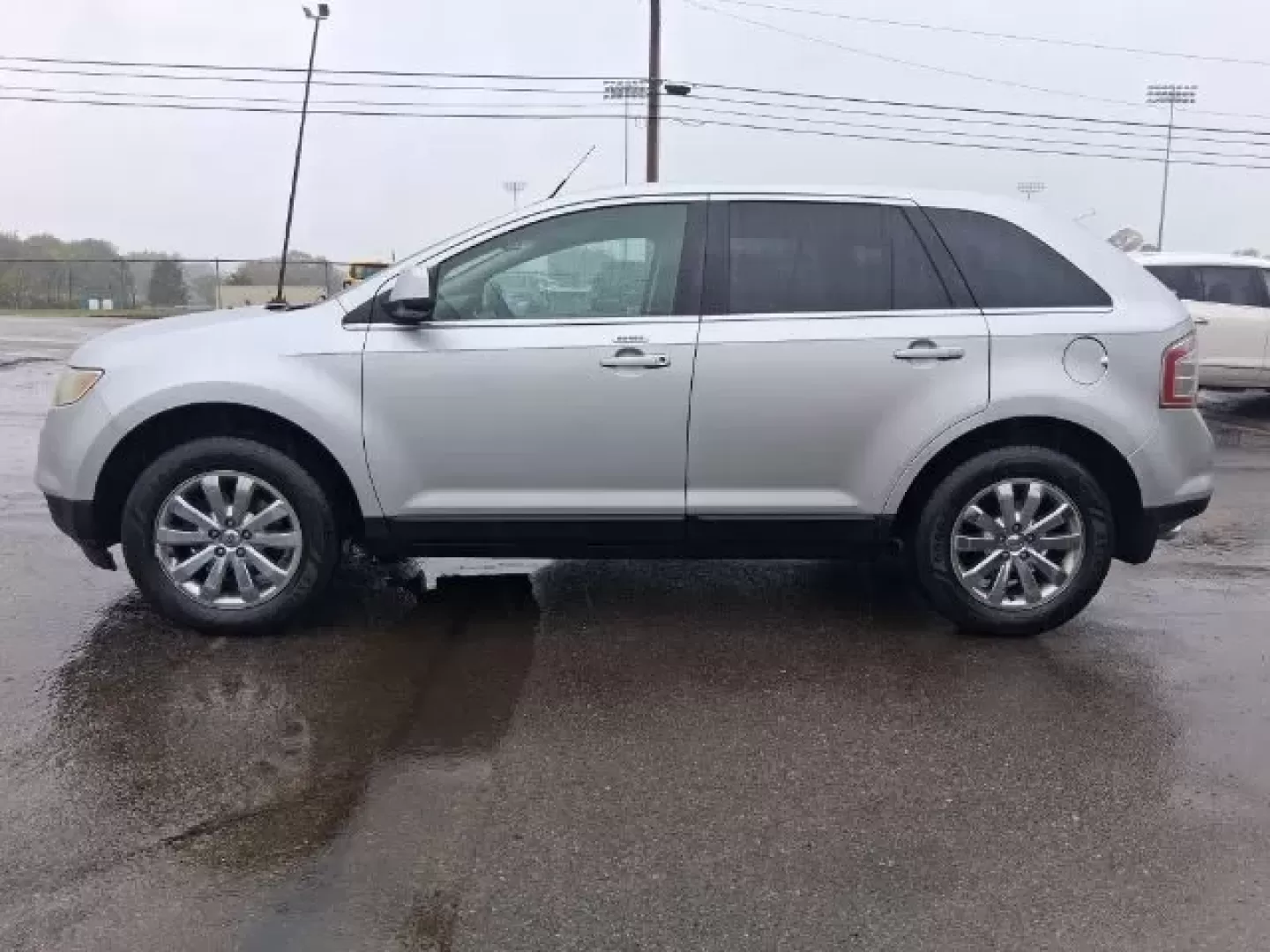 2010 Ford Edge Limited (2FMDK3KC2AB) with an Duratec 3.5L V-6 DOHC engine, located at 1865 W 2nd St., Xenia, OH, 45385, (937) 372-7777, 39.681259, -83.961945 - **Discover the Perfect Family Adventure with the 2010 Ford Edge Limited at Jamestown Auto Sales!**<br /> <br /> Are you in search of a spacious and reliable SUV that can accommodate your growing family while ensuring comfort and style on every ride? Look no further than the 2010 Ford Edge Limited, n - Photo#2
