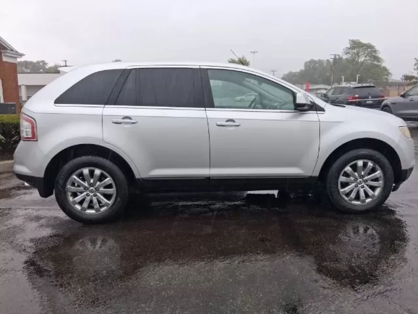 2010 Ford Edge Limited (2FMDK3KC2AB) with an Duratec 3.5L V-6 DOHC engine, located at 1865 W 2nd St., Xenia, OH, 45385, (937) 372-7777, 39.681259, -83.961945 - **Discover the Perfect Family Adventure with the 2010 Ford Edge Limited at Jamestown Auto Sales!**<br /> <br /> Are you in search of a spacious and reliable SUV that can accommodate your growing family while ensuring comfort and style on every ride? Look no further than the 2010 Ford Edge Limited, n - Photo#3