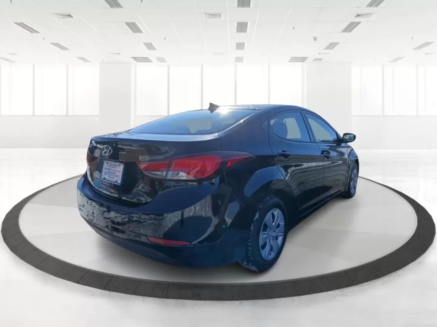 2016 Hyundai Elantra SE 6AT (5NPDH4AE2GH) with an 1.8L L4 DOHC 16V engine, 6-Speed Automatic transmission, located at 1865 W 2nd St., Xenia, OH, 45385, (937) 372-7777, 39.681259, -83.961945 - Looking for a reliable sedan that fits your budget while ensuring comfort and safety for both your daily commute and weekend adventures? Look no further than this remarkable 2016 Hyundai Elantra SE, available now at Jamestown Auto Sales in Xenia, OH. With its sleek black exterior and efficient desig - Photo#2