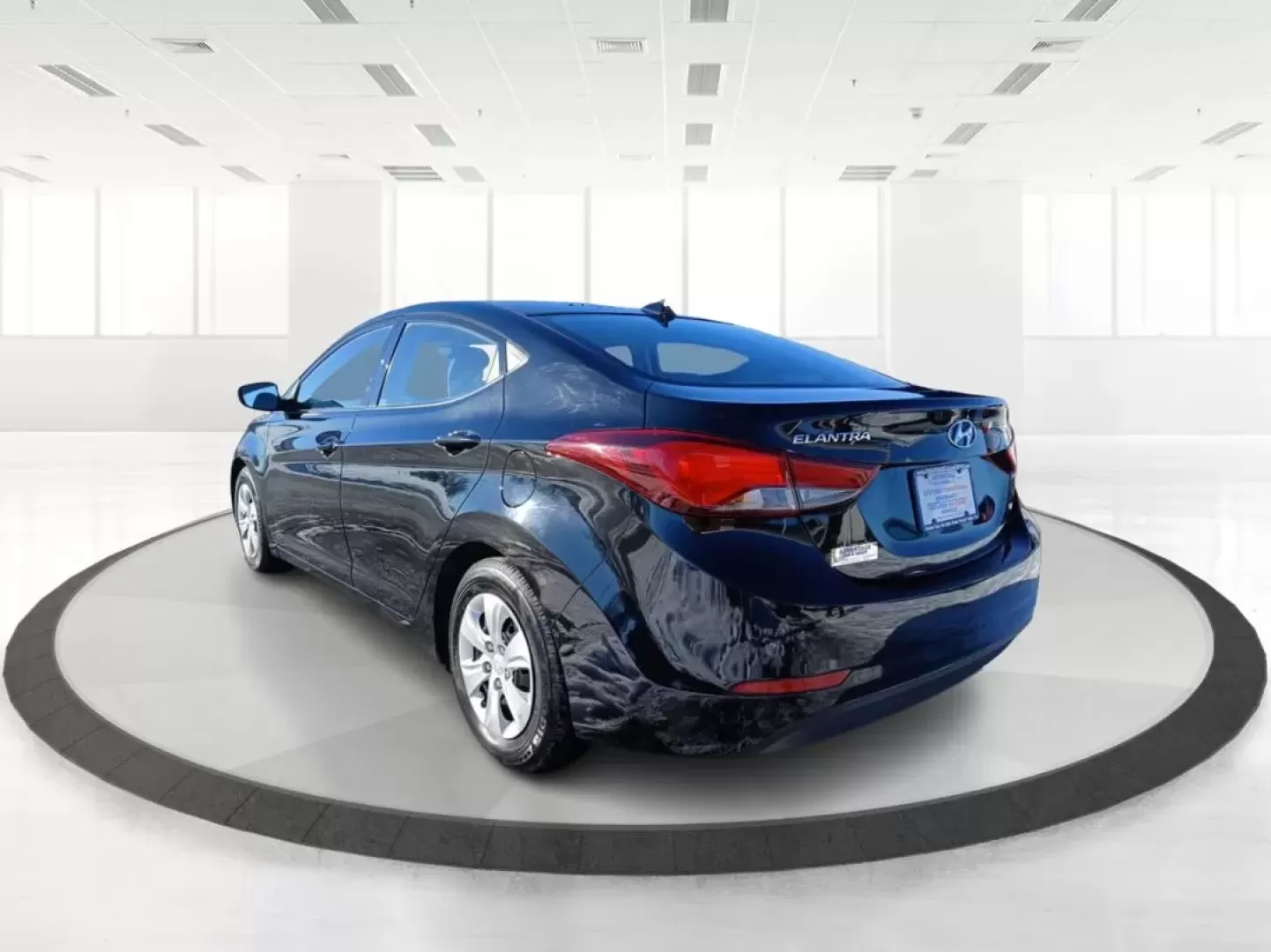 2016 Hyundai Elantra SE 6AT (5NPDH4AE2GH) with an 1.8L L4 DOHC 16V engine, 6-Speed Automatic transmission, located at 1865 W 2nd St., Xenia, OH, 45385, (937) 372-7777, 39.681259, -83.961945 - Looking for a reliable sedan that fits your budget while ensuring comfort and safety for both your daily commute and weekend adventures? Look no further than this remarkable 2016 Hyundai Elantra SE, available now at Jamestown Auto Sales in Xenia, OH. With its sleek black exterior and efficient desig - Photo#4