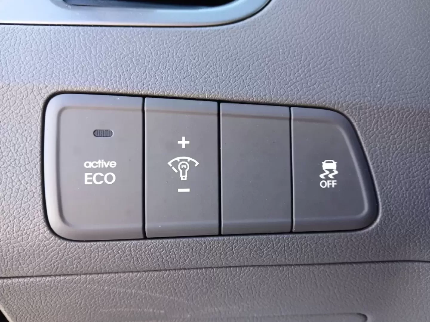 2016 Hyundai Elantra SE 6AT (5NPDH4AE2GH) with an 1.8L L4 DOHC 16V engine, 6-Speed Automatic transmission, located at 1865 W 2nd St., Xenia, OH, 45385, (937) 372-7777, 39.681259, -83.961945 - Looking for a reliable sedan that fits your budget while ensuring comfort and safety for both your daily commute and weekend adventures? Look no further than this remarkable 2016 Hyundai Elantra SE, available now at Jamestown Auto Sales in Xenia, OH. With its sleek black exterior and efficient desig - Photo#17