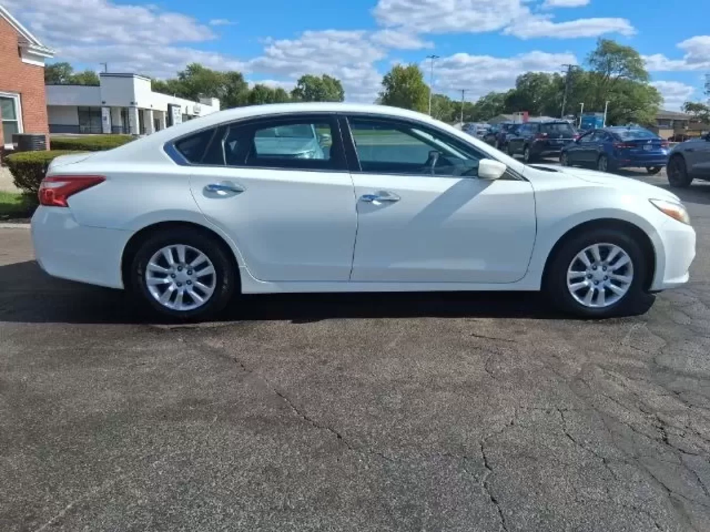2016 Nissan Altima 2.5 (1N4AL3AP3GC) with an 2.5L I-4 DOHC engine, located at 1865 W 2nd St., Xenia, OH, 45385, (937) 372-7777, 39.681259, -83.961945 - ### Unleash Your Adventure with the 2016 Nissan Altima at Jamestown Auto Sales<br /> <br /> Are you ready to elevate your daily commute or embark on weekend adventures? The 2016 Nissan Altima is the perfect sedan for those who crave reliability, comfort, and style without breaking the bank. This ver - Photo#3