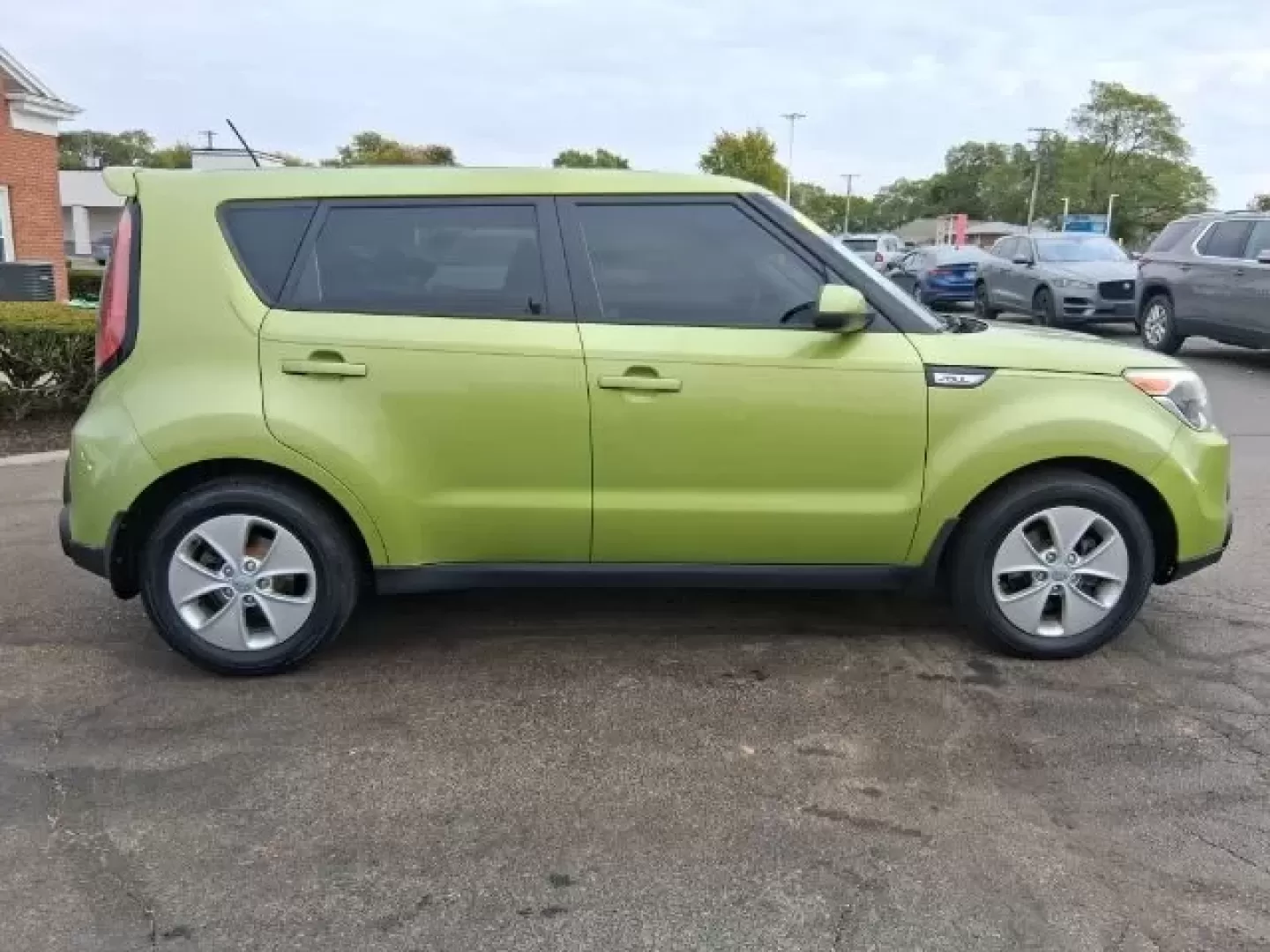 2015 Kia Soul Base (KNDJN2A23F7) with an 1.6L L4 DOHC 16V engine, located at 1865 W 2nd St., Xenia, OH, 45385, (937) 372-7777, 39.681259, -83.961945 - Discover your next adventure with the 2015 Kia Soul, ready to elevate your daily commute or weekend getaways! Whether you're a budget-conscious buyer seeking reliable transportation or a growing family looking for a spacious and versatile vehicle, this compact wagon blends style, comfort, and practi - Photo#3