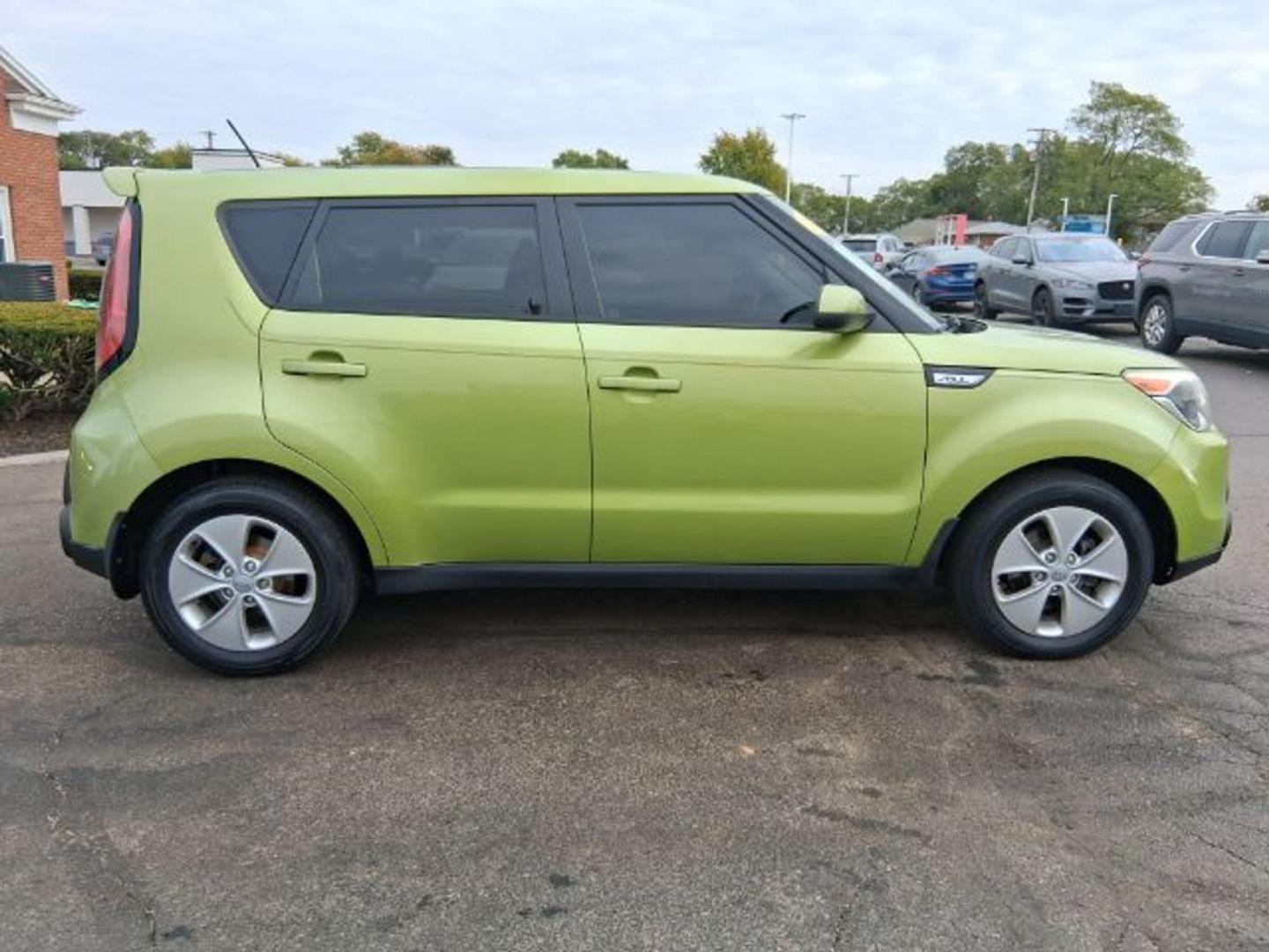 2015 Alien II Kia Soul Base (KNDJN2A23F7) with an 1.6L L4 DOHC 16V engine, located at 1865 W 2nd St., Xenia, OH, 45385, (937) 372-7777, 39.681259, -83.961945 - Photo#3