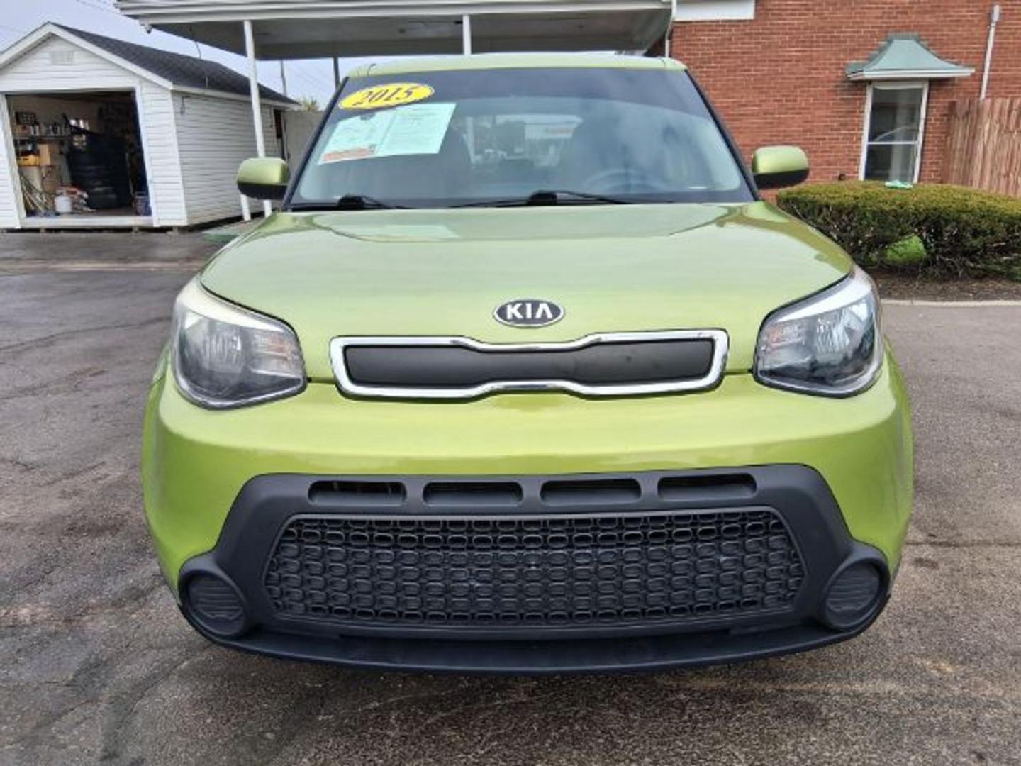 2015 Alien II Kia Soul Base (KNDJN2A23F7) with an 1.6L L4 DOHC 16V engine, located at 1865 W 2nd St., Xenia, OH, 45385, (937) 372-7777, 39.681259, -83.961945 - Photo#4