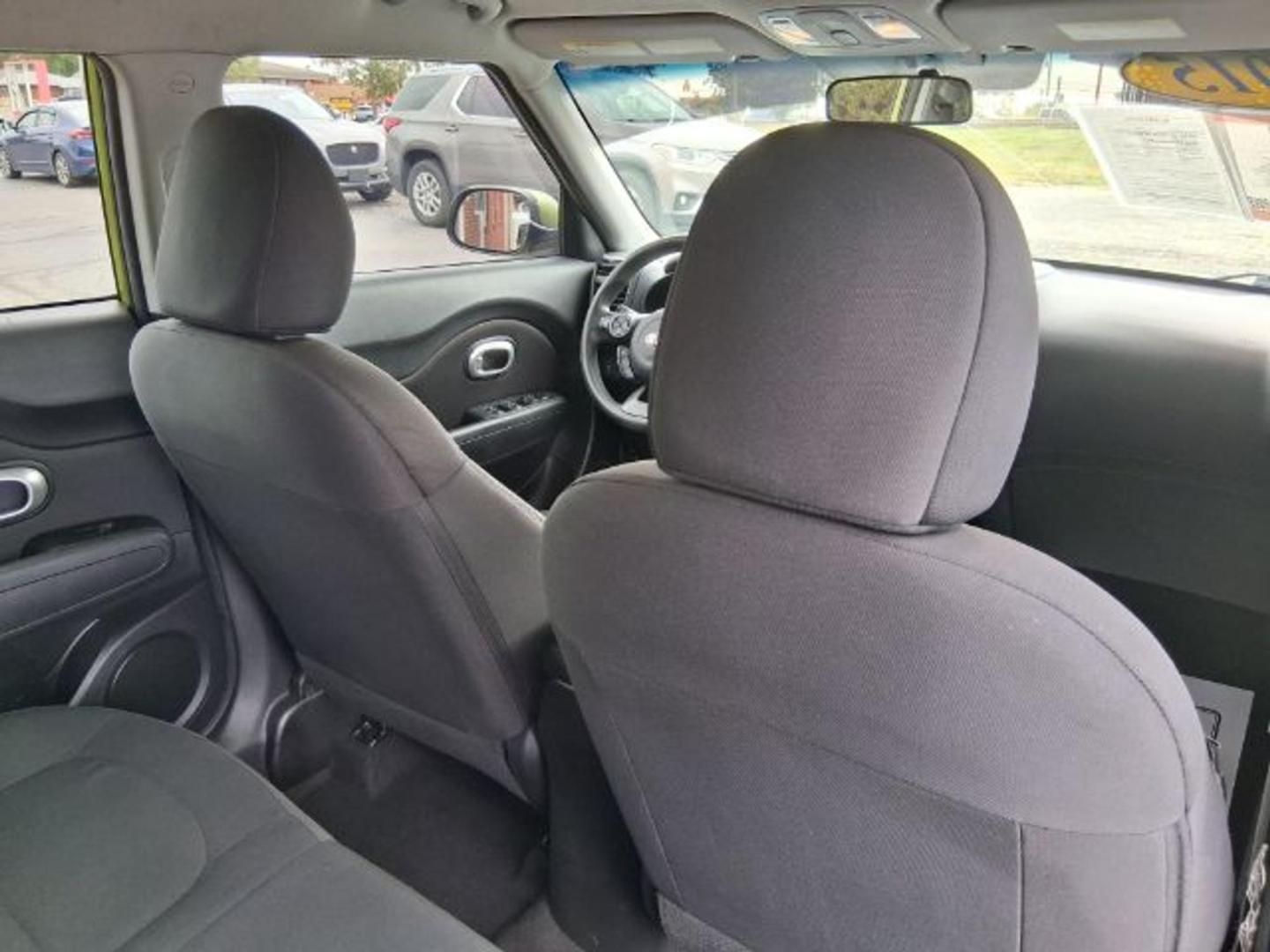 2015 Alien II Kia Soul Base (KNDJN2A23F7) with an 1.6L L4 DOHC 16V engine, located at 1865 W 2nd St., Xenia, OH, 45385, (937) 372-7777, 39.681259, -83.961945 - Photo#10