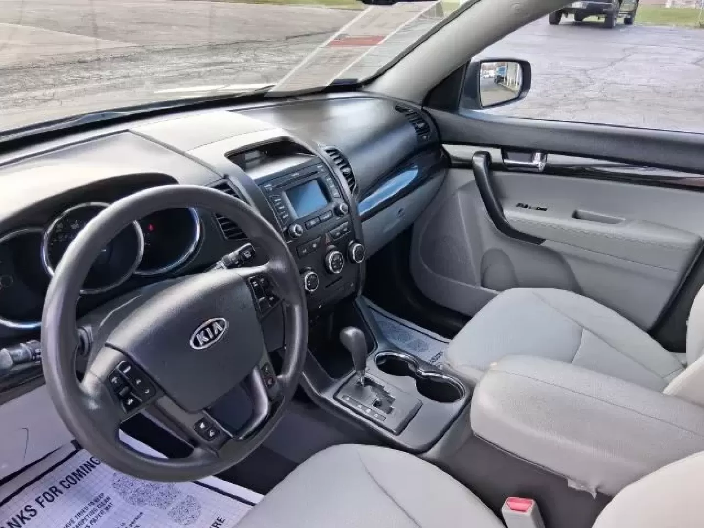 2013 Kia Sorento LX (5XYKT3A69DG) with an 2.4L I-4 gasoline direct injection engine, located at 1865 W 2nd St., Xenia, OH, 45385, (937) 372-7777, 39.681259, -83.961945 - Discover your next adventure with the 2013 Kia Sorento LX, an SUV designed for families, explorers, and daily commuters alike. This versatile vehicle is perfect for those who need a reliable ride for school drop-offs, weekend getaways, or leisurely drives through the scenic landscapes of Xenia, OH. - Photo#6