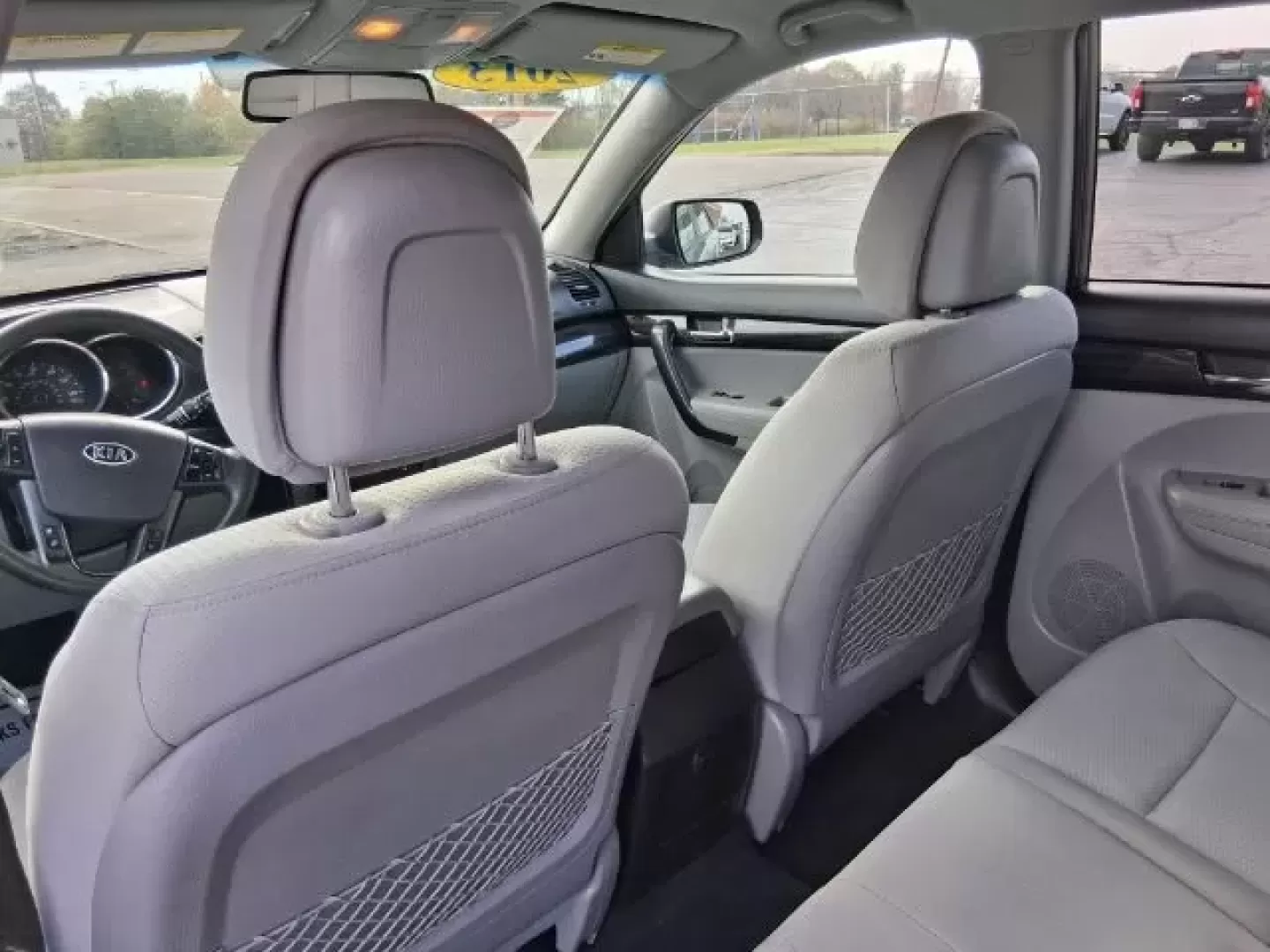 2013 Kia Sorento LX (5XYKT3A69DG) with an 2.4L I-4 gasoline direct injection engine, located at 1865 W 2nd St., Xenia, OH, 45385, (937) 372-7777, 39.681259, -83.961945 - Discover your next adventure with the 2013 Kia Sorento LX, an SUV designed for families, explorers, and daily commuters alike. This versatile vehicle is perfect for those who need a reliable ride for school drop-offs, weekend getaways, or leisurely drives through the scenic landscapes of Xenia, OH. - Photo#10