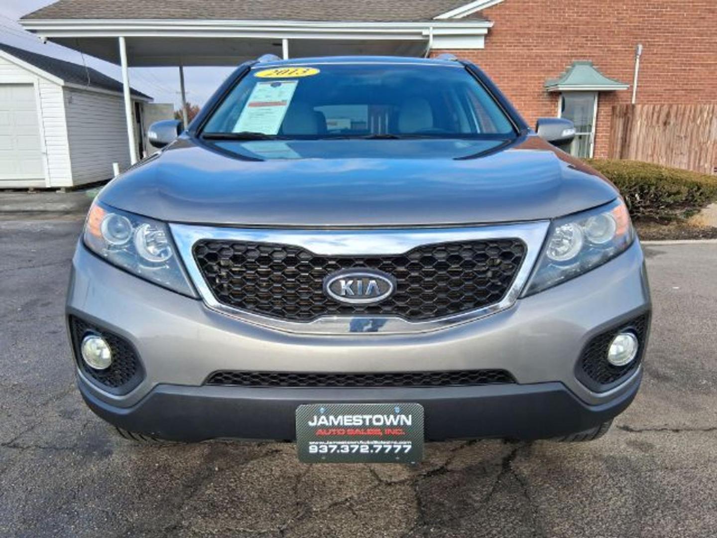 2013 Titanium Silver Kia Sorento LX (5XYKT3A69DG) with an 2.4L I-4 gasoline direct injection engine, located at 1865 W 2nd St., Xenia, OH, 45385, (937) 372-7777, 39.681259, -83.961945 - Photo#4