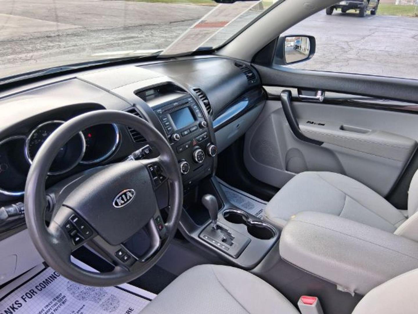 2013 Titanium Silver Kia Sorento LX (5XYKT3A69DG) with an 2.4L I-4 gasoline direct injection engine, located at 1865 W 2nd St., Xenia, OH, 45385, (937) 372-7777, 39.681259, -83.961945 - Photo#6