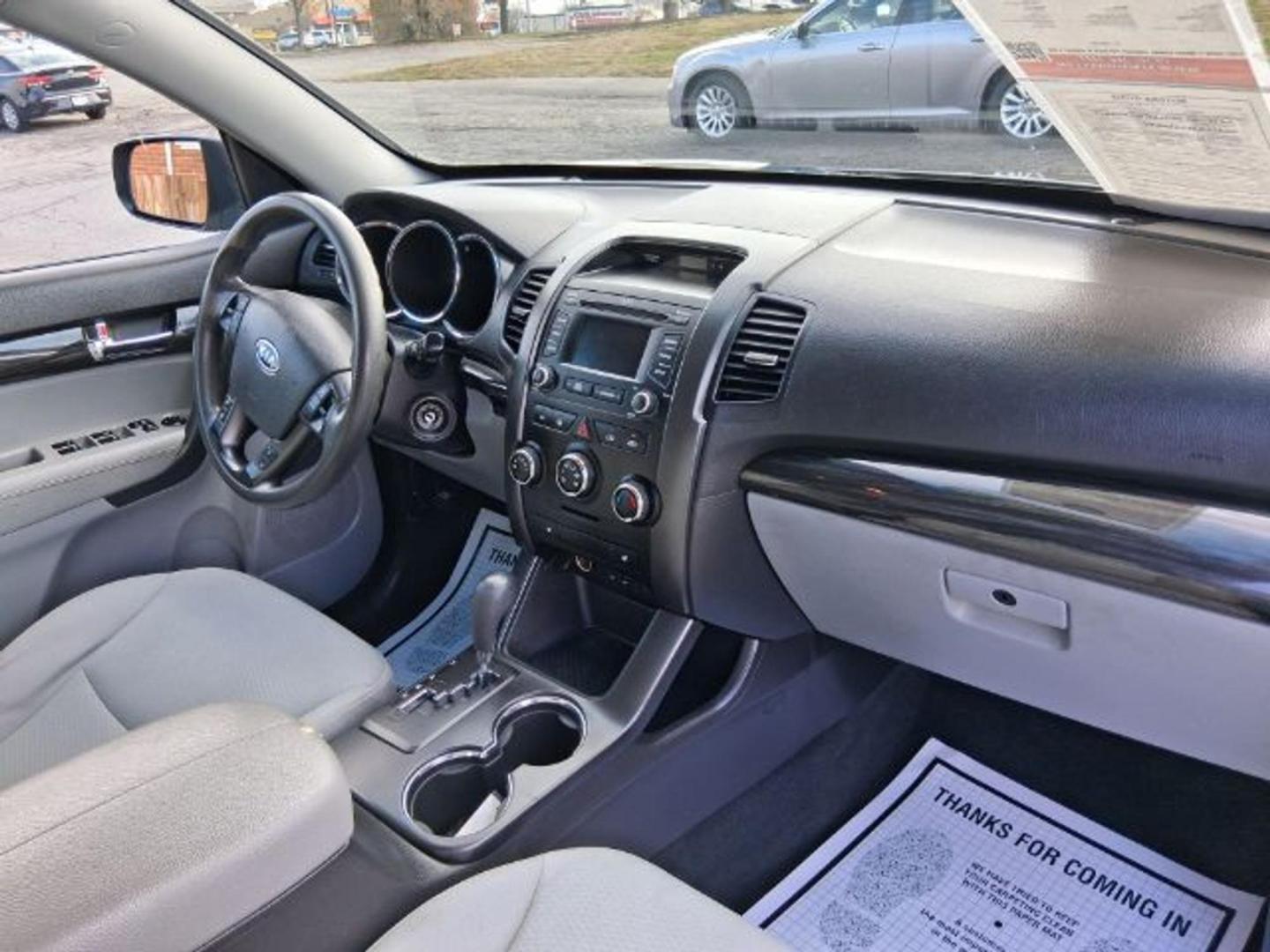 2013 Titanium Silver Kia Sorento LX (5XYKT3A69DG) with an 2.4L I-4 gasoline direct injection engine, located at 1865 W 2nd St., Xenia, OH, 45385, (937) 372-7777, 39.681259, -83.961945 - Photo#8