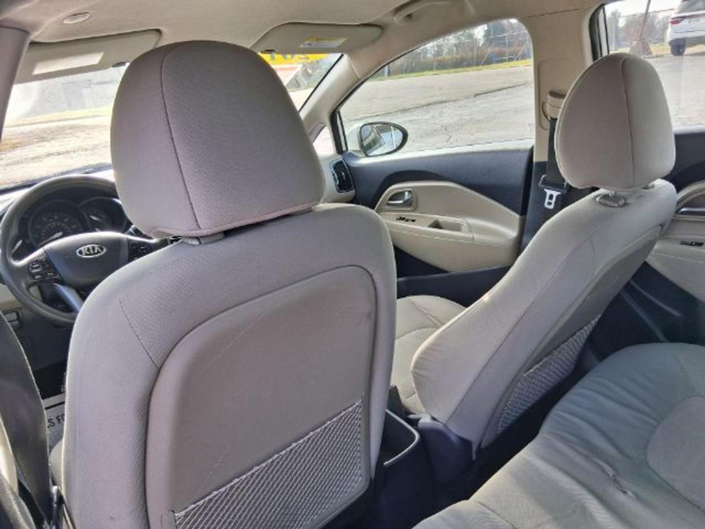 2017 Clear White Kia Rio LX 6A (KNADM4A33H6) with an 1.6L L4 DOHC 16V engine, 6-Speed Automatic transmission, located at 1865 W 2nd St., Xenia, OH, 45385, (937) 372-7777, 39.681259, -83.961945 - Photo#9