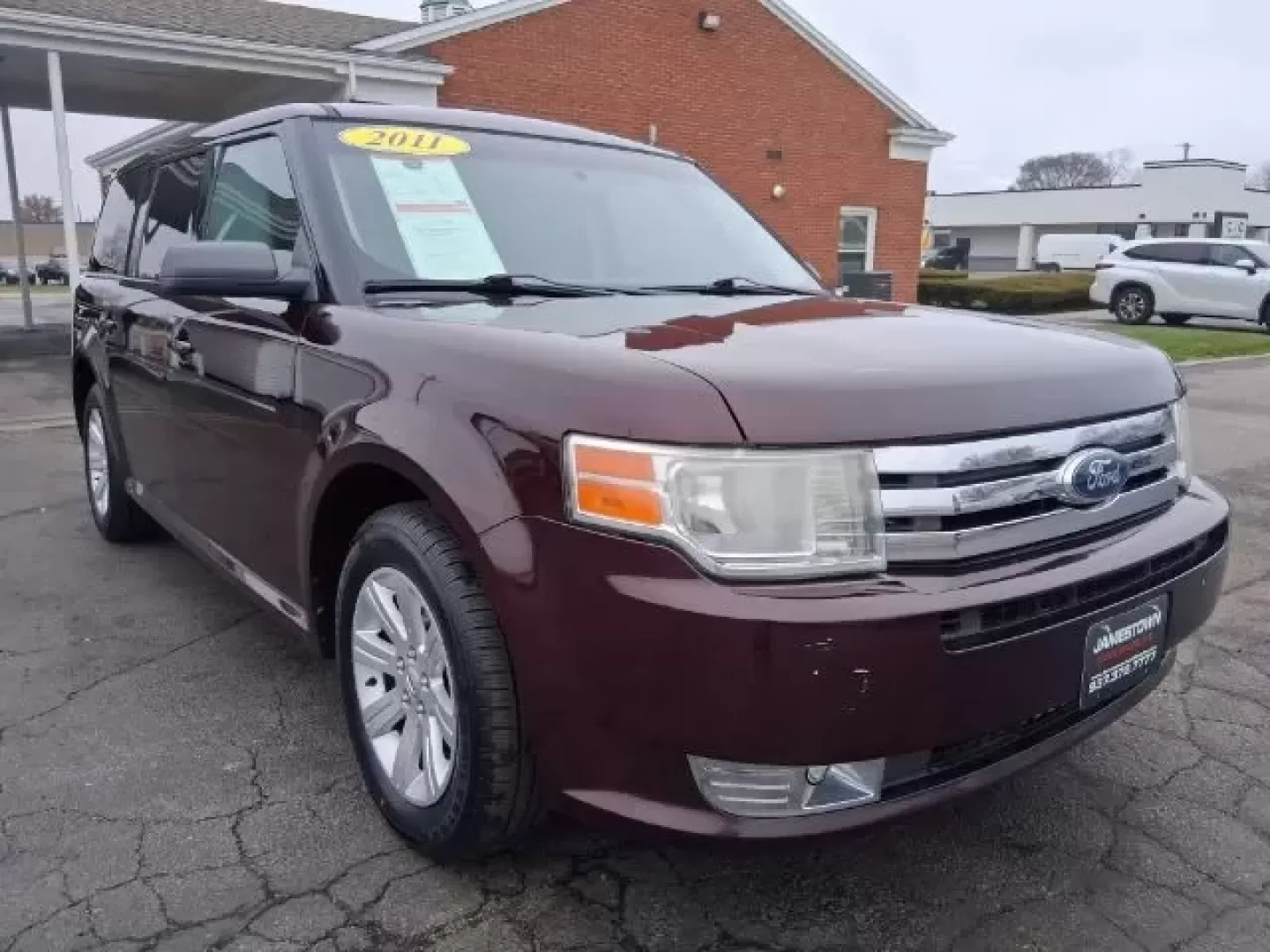 2011 Ford Flex SE (2FMGK5BC6BB) with an Duratec 3.5L V-6 DOHC engine, located at 1865 W 2nd St., Xenia, OH, 45385, (937) 372-7777, 39.681259, -83.961945 - **Discover Your Next Adventure with the 2011 Ford Flex SE at Jamestown Auto Sales!**<br /> <br /> Are you ready to elevate your family road trips and weekend getaways? Look no further than the stunning 2011 Ford Flex SE, a versatile crossover that blends comfort, style, and ample space for all your - Photo#0
