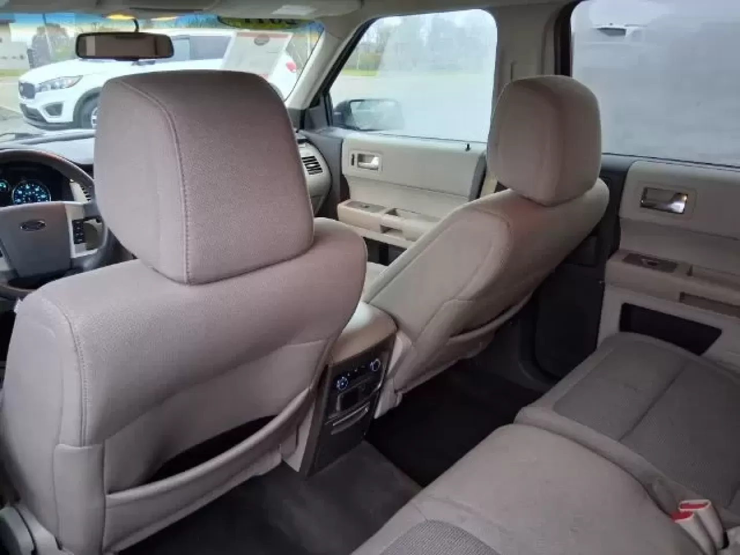 2011 Ford Flex SE (2FMGK5BC6BB) with an Duratec 3.5L V-6 DOHC engine, located at 1865 W 2nd St., Xenia, OH, 45385, (937) 372-7777, 39.681259, -83.961945 - **Discover Your Next Adventure with the 2011 Ford Flex SE at Jamestown Auto Sales!**<br /> <br /> Are you ready to elevate your family road trips and weekend getaways? Look no further than the stunning 2011 Ford Flex SE, a versatile crossover that blends comfort, style, and ample space for all your - Photo#9