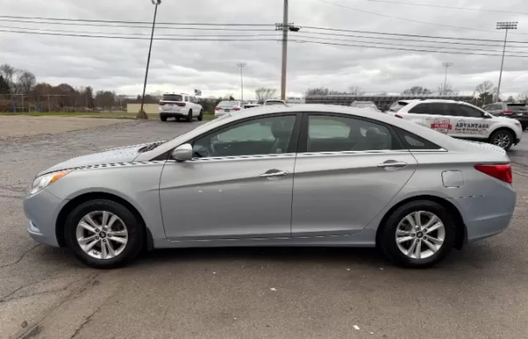 2012 Hyundai Sonata GLS (5NPEB4AC4CH) with an 2.4L I-4 gasoline direct injection engine, located at 1865 W 2nd St., Xenia, OH, 45385, (937) 372-7777, 39.681259, -83.961945 - **Hit the Open Road with Confidence in This 2012 Hyundai Sonata GLS! Perfect for Families and Commuters Alike!**<br /> <br /> Are you searching for a reliable sedan that doesn't sacrifice style or comfort? Look no further! At Jamestown Auto Sales, located at 1865 W 2nd St., Xenia, OH 45385, we proud - Photo#2