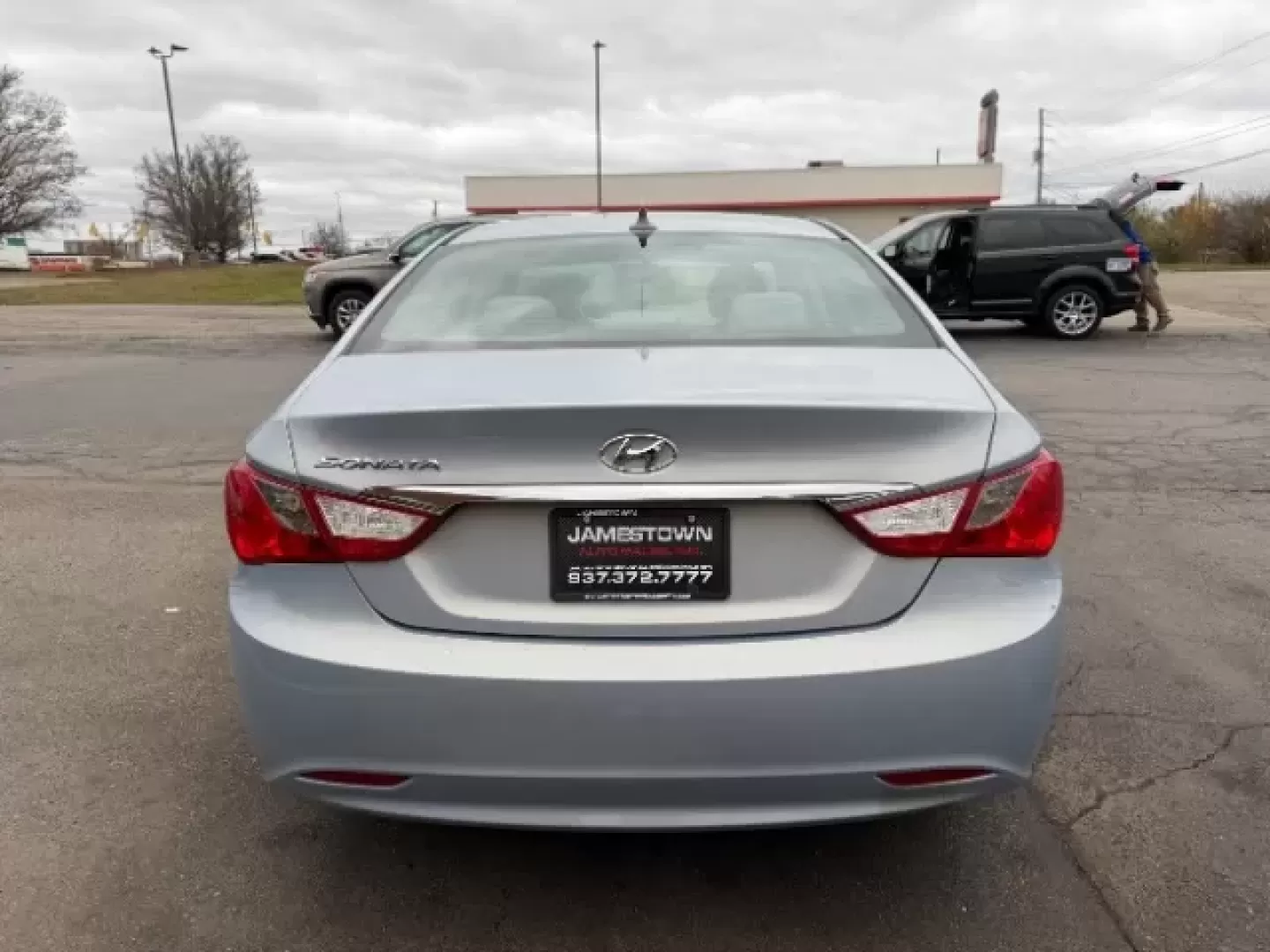2012 Hyundai Sonata GLS (5NPEB4AC4CH) with an 2.4L I-4 gasoline direct injection engine, located at 1865 W 2nd St., Xenia, OH, 45385, (937) 372-7777, 39.681259, -83.961945 - **Hit the Open Road with Confidence in This 2012 Hyundai Sonata GLS! Perfect for Families and Commuters Alike!**<br /> <br /> Are you searching for a reliable sedan that doesn't sacrifice style or comfort? Look no further! At Jamestown Auto Sales, located at 1865 W 2nd St., Xenia, OH 45385, we proud - Photo#5