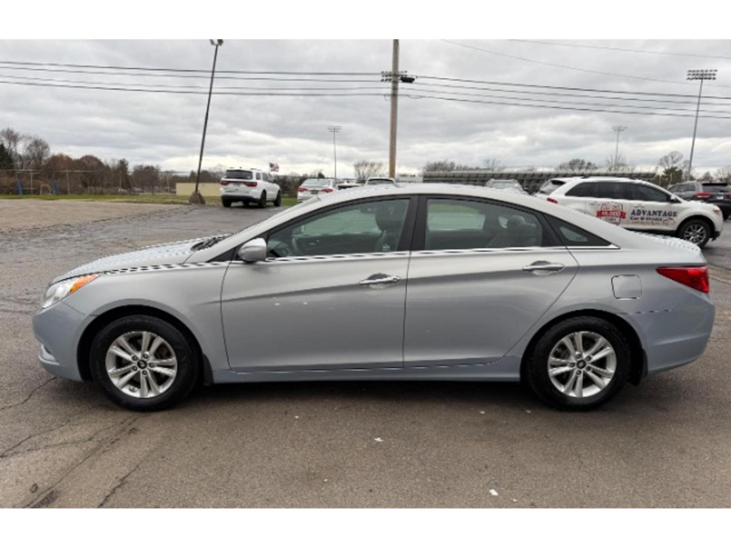 2012 Iridescent Silver Blue Pearl Mica Hyundai Sonata GLS (5NPEB4AC4CH) with an 2.4L I-4 gasoline direct injection engine, located at 1865 W 2nd St., Xenia, OH, 45385, (937) 372-7777, 39.681259, -83.961945 - Photo#2