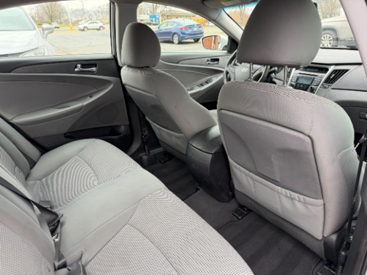 2012 Iridescent Silver Blue Pearl Mica Hyundai Sonata GLS (5NPEB4AC4CH) with an 2.4L I-4 gasoline direct injection engine, located at 1865 W 2nd St., Xenia, OH, 45385, (937) 372-7777, 39.681259, -83.961945 - Photo#10