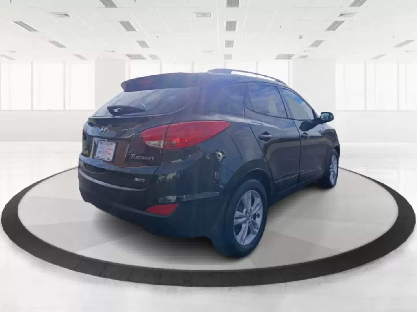 2013 Hyundai Tucson GLS AWD (KM8JUCAC3DU) with an 2.4L L4 DOHC 16V engine, 6-Speed Automatic transmission, located at 1865 W 2nd St., Xenia, OH, 45385, (937) 372-7777, 39.681259, -83.961945 - **Discover the 2013 Hyundai Tucson GLS AWD Your Perfect Adventure Companion!**<br /> <br /> Are you ready to elevate your lifestyle with a reliable and stylish SUV that fits your active family, long commutes, or weekend adventures? Look no further than the 2013 Hyundai Tucson GLS AWD, available now - Photo#2