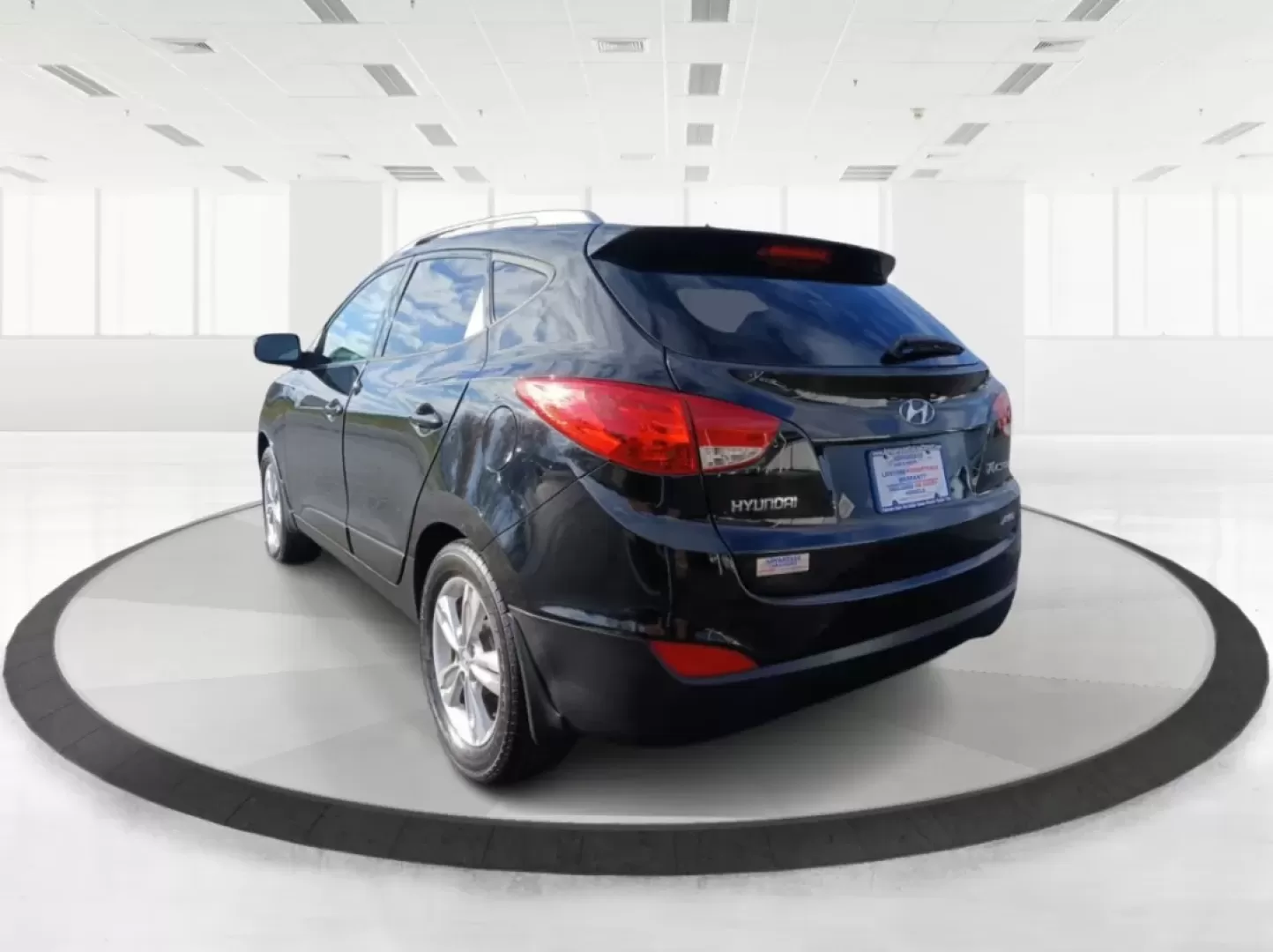 2013 Hyundai Tucson GLS AWD (KM8JUCAC3DU) with an 2.4L L4 DOHC 16V engine, 6-Speed Automatic transmission, located at 1865 W 2nd St., Xenia, OH, 45385, (937) 372-7777, 39.681259, -83.961945 - **Discover the 2013 Hyundai Tucson GLS AWD Your Perfect Adventure Companion!**<br /> <br /> Are you ready to elevate your lifestyle with a reliable and stylish SUV that fits your active family, long commutes, or weekend adventures? Look no further than the 2013 Hyundai Tucson GLS AWD, available now - Photo#4