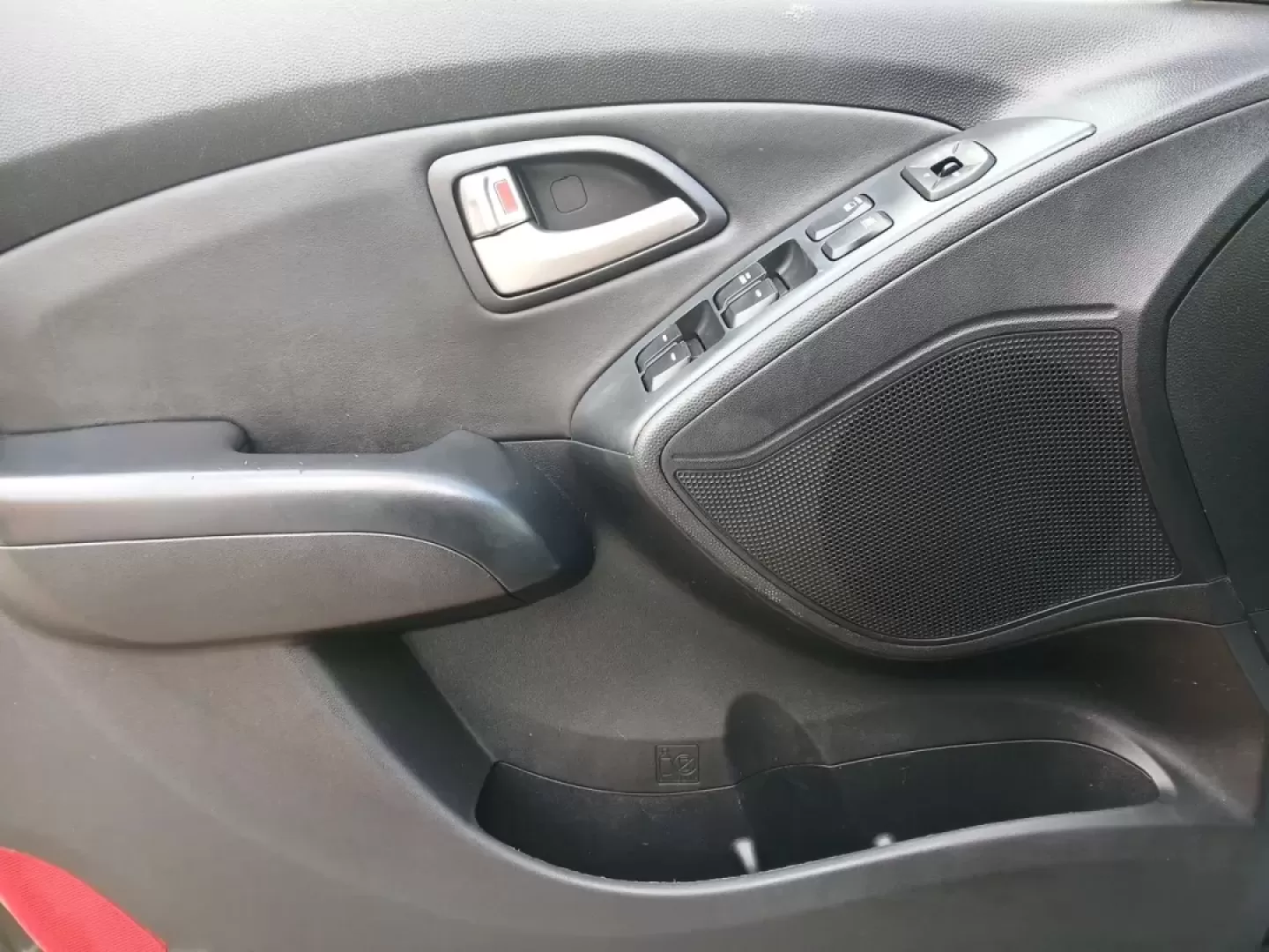 2013 Hyundai Tucson GLS AWD (KM8JUCAC3DU) with an 2.4L L4 DOHC 16V engine, 6-Speed Automatic transmission, located at 1865 W 2nd St., Xenia, OH, 45385, (937) 372-7777, 39.681259, -83.961945 - **Discover the 2013 Hyundai Tucson GLS AWD Your Perfect Adventure Companion!**<br /> <br /> Are you ready to elevate your lifestyle with a reliable and stylish SUV that fits your active family, long commutes, or weekend adventures? Look no further than the 2013 Hyundai Tucson GLS AWD, available now - Photo#18