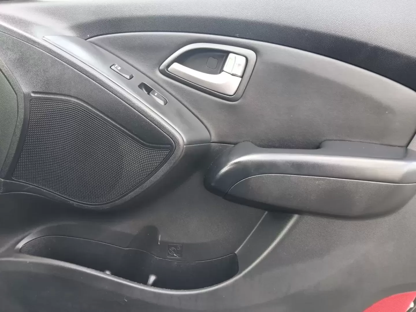 2013 Hyundai Tucson GLS AWD (KM8JUCAC3DU) with an 2.4L L4 DOHC 16V engine, 6-Speed Automatic transmission, located at 1865 W 2nd St., Xenia, OH, 45385, (937) 372-7777, 39.681259, -83.961945 - **Discover the 2013 Hyundai Tucson GLS AWD Your Perfect Adventure Companion!**<br /> <br /> Are you ready to elevate your lifestyle with a reliable and stylish SUV that fits your active family, long commutes, or weekend adventures? Look no further than the 2013 Hyundai Tucson GLS AWD, available now - Photo#19