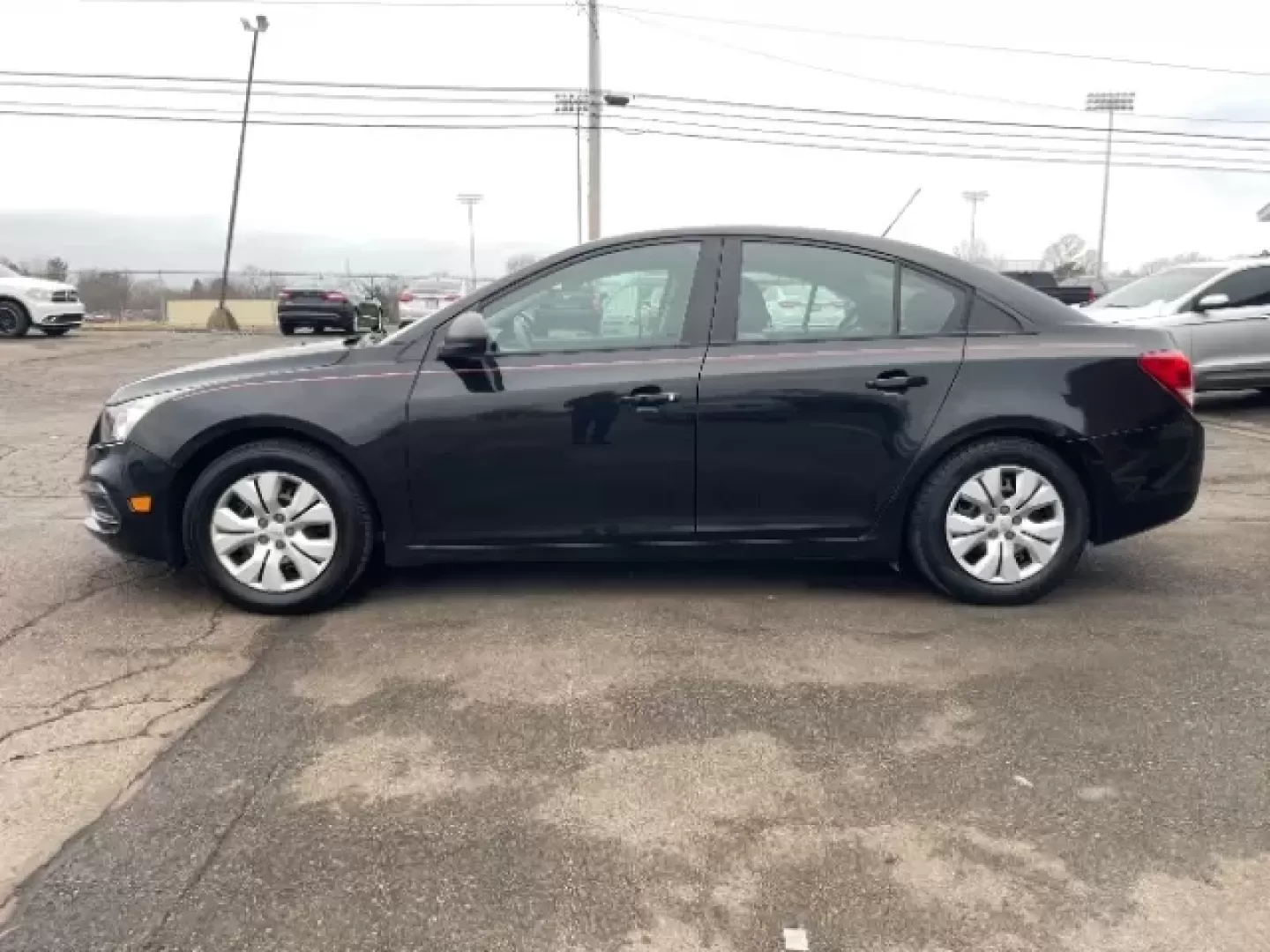 2015 Chevrolet Cruze LS Auto (1G1PA5SG2F7) with an ECOTEC 1.8L I-4 DOHC engine, located at 1865 W 2nd St., Xenia, OH, 45385, (937) 372-7777, 39.681259, -83.961945 - Looking for a reliable sedan that fits both your lifestyle and budget? Look no further than this stunning 2015 Chevrolet Cruze LS Auto, available now at Jamestown Auto Sales in Xenia, OH. This vehicle is not just a car; it's a gateway to a seamless commuting experience, perfect for those long drives - Photo#5