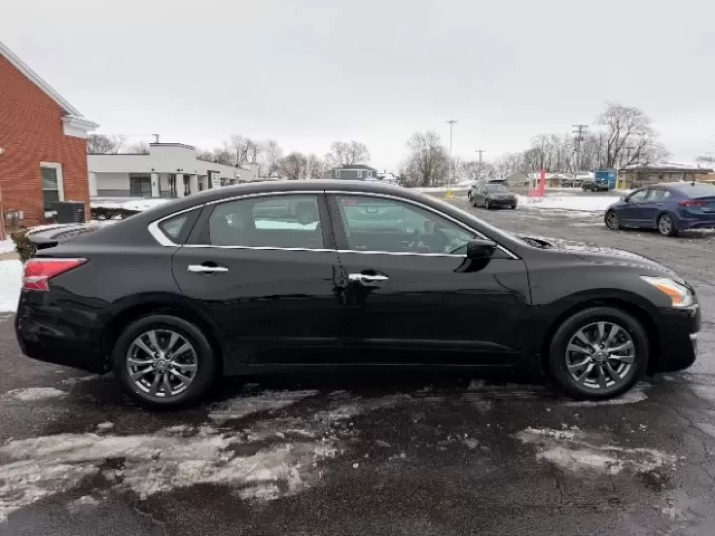 2015 Nissan Altima 2.5 S (1N4AL3AP2FC) with an 2.5L I-4 DOHC engine, located at 1865 W 2nd St., Xenia, OH, 45385, (937) 372-7777, 39.681259, -83.961945 - **Explore New Heights of Convenience with the 2015 Nissan Altima at Jamestown Auto Sales!**<br /> <br /> Are you looking for a reliable and stylish sedan that can seamlessly adapt to your busy lifestyle? Look no further than the 2015 Nissan Altima 2.5 S, now available at Jamestown Auto Sales in Xeni - Photo#2