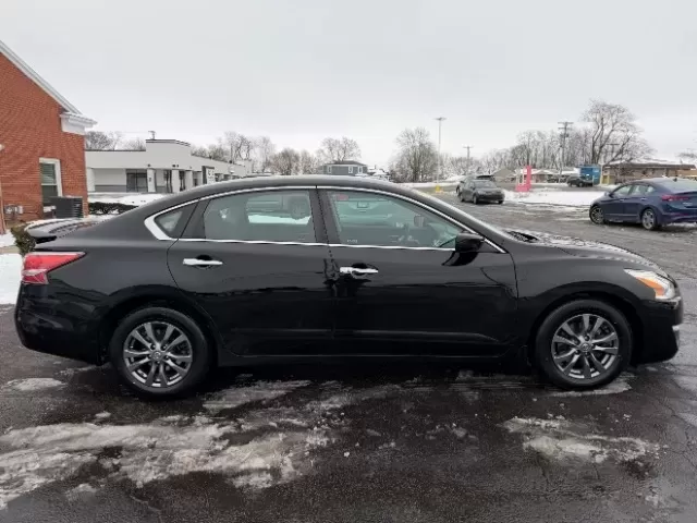 2015 Nissan Altima 2.5 S (1N4AL3AP2FC) with an 2.5L I-4 DOHC engine, located at 1865 W 2nd St., Xenia, OH, 45385, (937) 372-7777, 39.681259, -83.961945 - **Explore New Heights of Convenience with the 2015 Nissan Altima at Jamestown Auto Sales!**<br /> <br /> Are you looking for a reliable and stylish sedan that can seamlessly adapt to your busy lifestyle? Look no further than the 2015 Nissan Altima 2.5 S, now available at Jamestown Auto Sales in Xeni - Photo#2