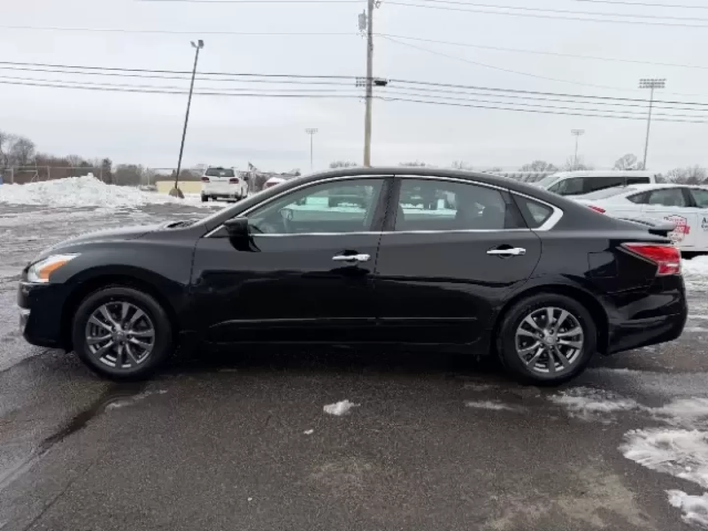 2015 Nissan Altima 2.5 S (1N4AL3AP2FC) with an 2.5L I-4 DOHC engine, located at 1865 W 2nd St., Xenia, OH, 45385, (937) 372-7777, 39.681259, -83.961945 - **Explore New Heights of Convenience with the 2015 Nissan Altima at Jamestown Auto Sales!**<br /> <br /> Are you looking for a reliable and stylish sedan that can seamlessly adapt to your busy lifestyle? Look no further than the 2015 Nissan Altima 2.5 S, now available at Jamestown Auto Sales in Xeni - Photo#3