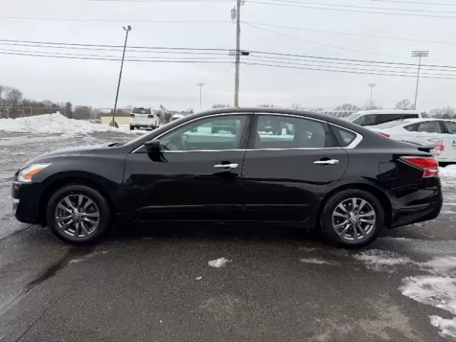 2015 Nissan Altima 2.5 S (1N4AL3AP2FC) with an 2.5L I-4 DOHC engine, located at 1865 W 2nd St., Xenia, OH, 45385, (937) 372-7777, 39.681259, -83.961945 - **Explore New Heights of Convenience with the 2015 Nissan Altima at Jamestown Auto Sales!**<br /> <br /> Are you looking for a reliable and stylish sedan that can seamlessly adapt to your busy lifestyle? Look no further than the 2015 Nissan Altima 2.5 S, now available at Jamestown Auto Sales in Xeni - Photo#3