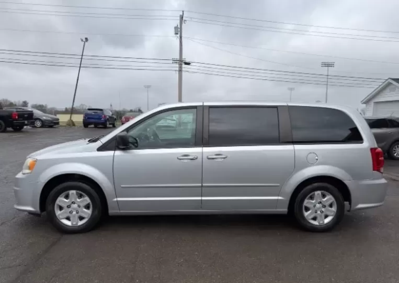 2012 Bright Silver Metallic Clearcoat Dodge Grand Caravan SE/AVP (2C4RDGBG5CR) with an 3.6L V-6 DOHC engine, located at 1865 W 2nd St., Xenia, OH, 45385, (937) 372-7777, 39.681259, -83.961945 - Photo#15