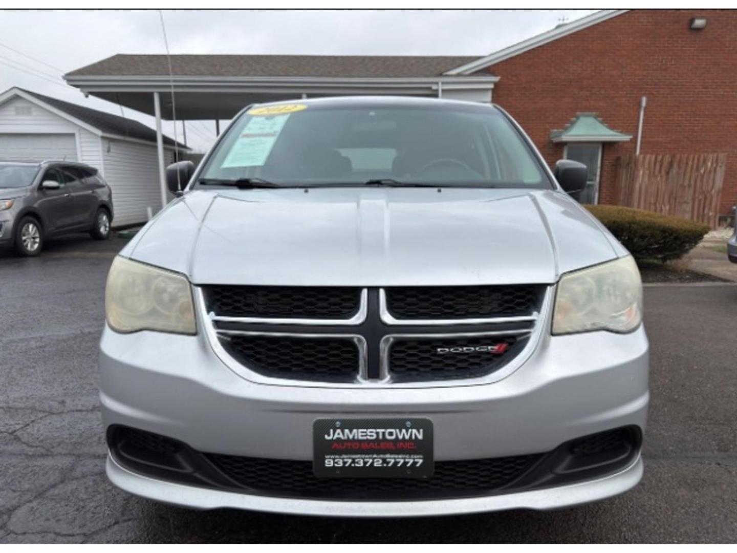 2012 Bright Silver Metallic Clearcoat Dodge Grand Caravan SE/AVP (2C4RDGBG5CR) with an 3.6L V-6 DOHC engine, located at 1865 W 2nd St., Xenia, OH, 45385, (937) 372-7777, 39.681259, -83.961945 - Photo#4