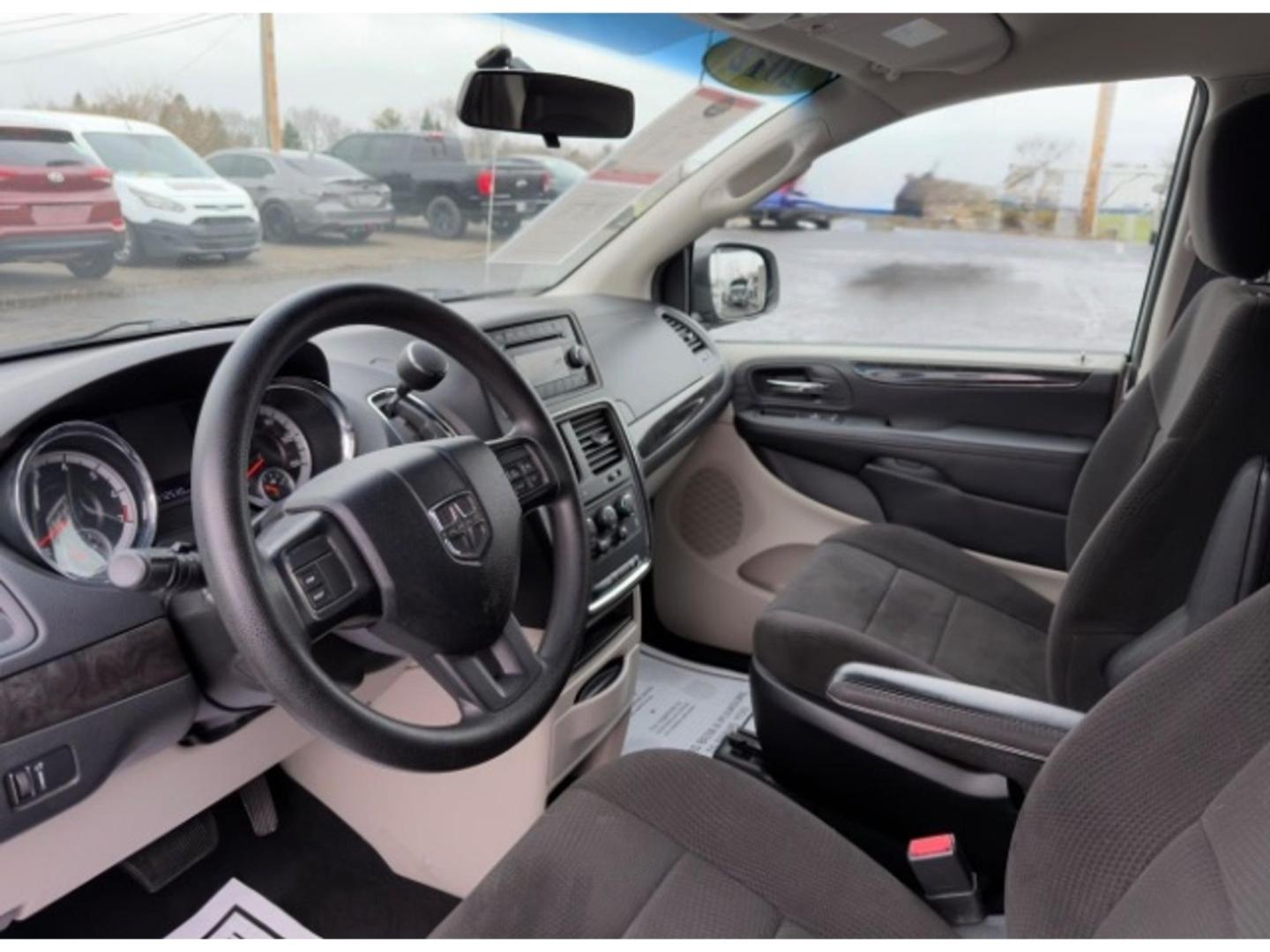 2012 Bright Silver Metallic Clearcoat Dodge Grand Caravan SE/AVP (2C4RDGBG5CR) with an 3.6L V-6 DOHC engine, located at 1865 W 2nd St., Xenia, OH, 45385, (937) 372-7777, 39.681259, -83.961945 - Photo#6