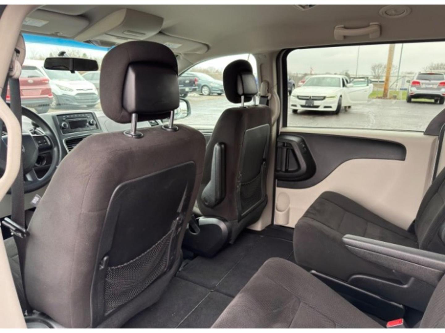 2012 Bright Silver Metallic Clearcoat Dodge Grand Caravan SE/AVP (2C4RDGBG5CR) with an 3.6L V-6 DOHC engine, located at 1865 W 2nd St., Xenia, OH, 45385, (937) 372-7777, 39.681259, -83.961945 - Photo#9