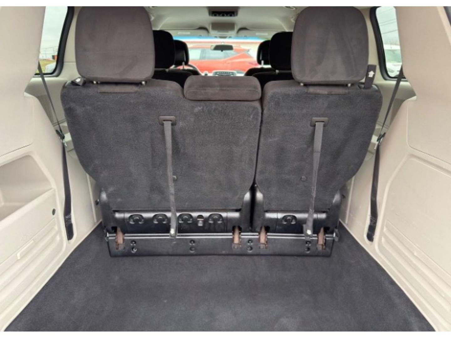 2012 Bright Silver Metallic Clearcoat Dodge Grand Caravan SE/AVP (2C4RDGBG5CR) with an 3.6L V-6 DOHC engine, located at 1865 W 2nd St., Xenia, OH, 45385, (937) 372-7777, 39.681259, -83.961945 - Photo#11