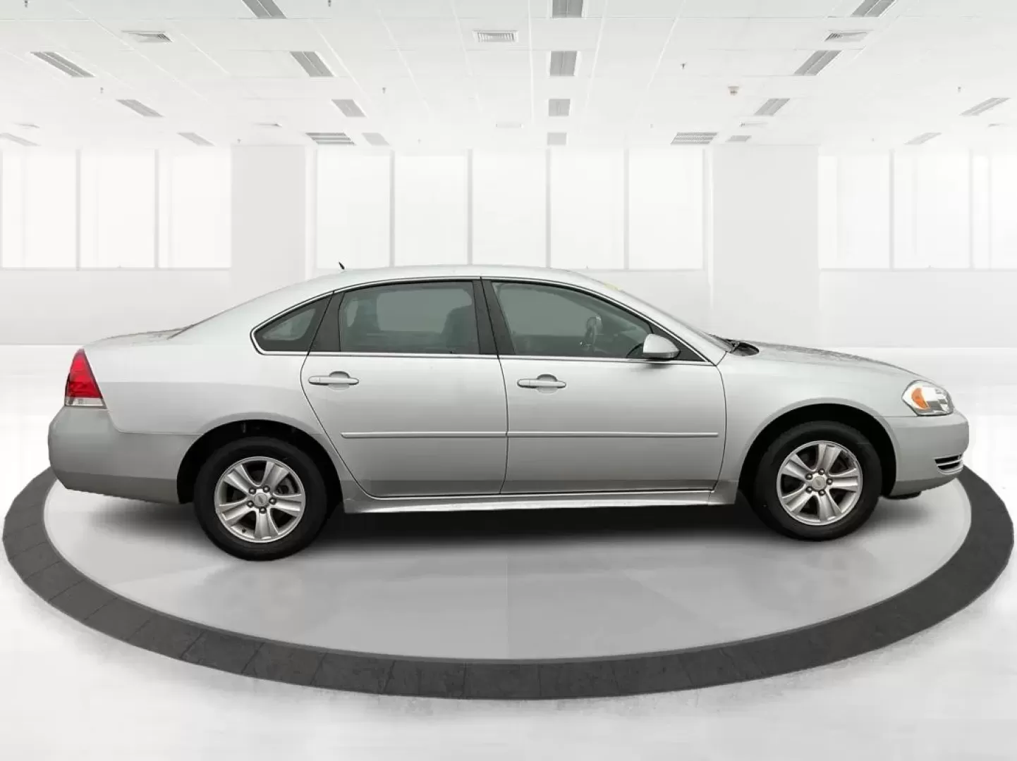 2013 Chevrolet Impala LS (2G1WA5E36D1) with an 3.6L V-6 gasoline direct injection engine, located at 1865 W 2nd St., Xenia, OH, 45385, (937) 372-7777, 39.681259, -83.961945 - **Discover Your Next Adventure with the 2013 Chevrolet Impala at Jamestown Auto Sales!**<br /> <br /> Are you searching for a reliable sedan that's perfect for long commutes, family outings, or weekend road trips? Look no further than this stunning 2013 Chevrolet Impala, now available at Jamestown A - Photo#14