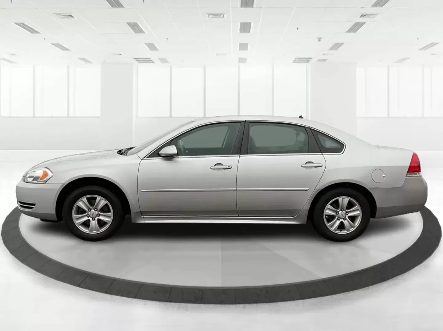 2013 Chevrolet Impala LS (2G1WA5E36D1) with an 3.6L V-6 gasoline direct injection engine, located at 1865 W 2nd St., Xenia, OH, 45385, (937) 372-7777, 39.681259, -83.961945 - **Discover Your Next Adventure with the 2013 Chevrolet Impala at Jamestown Auto Sales!**<br /> <br /> Are you searching for a reliable sedan that's perfect for long commutes, family outings, or weekend road trips? Look no further than this stunning 2013 Chevrolet Impala, now available at Jamestown A - Photo#18